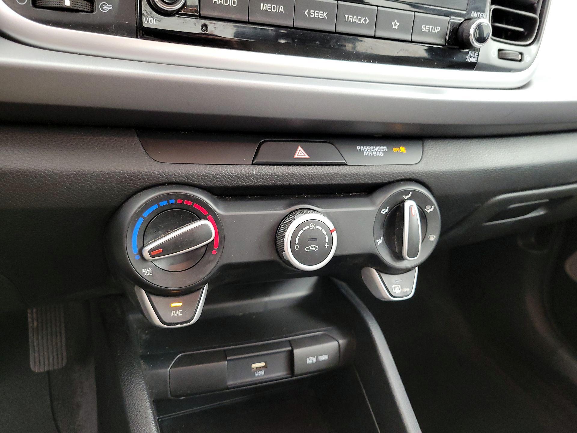 Thumbnail: 2022 Kia Rio - 16