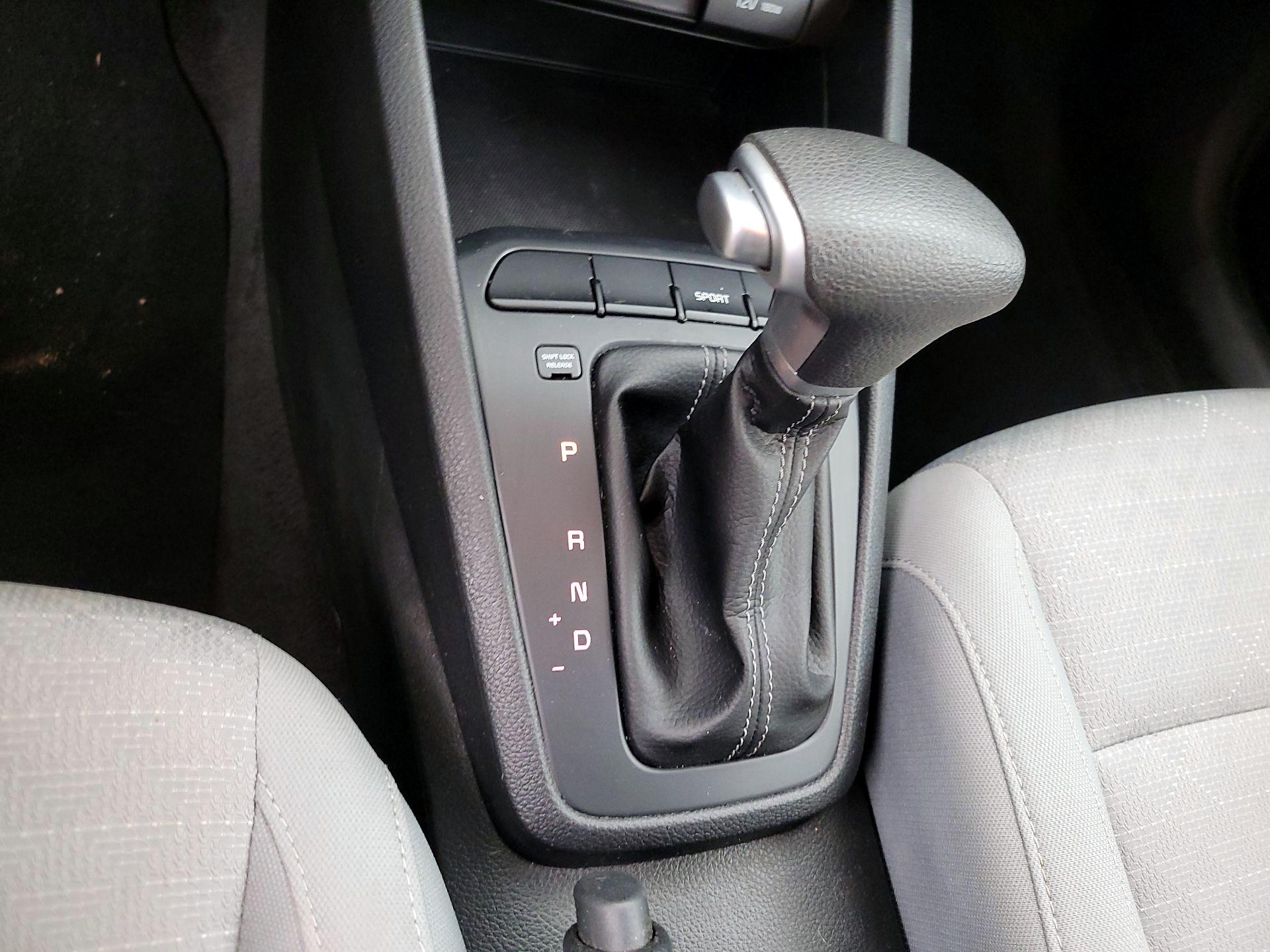 Thumbnail: 2022 Kia Rio - 17