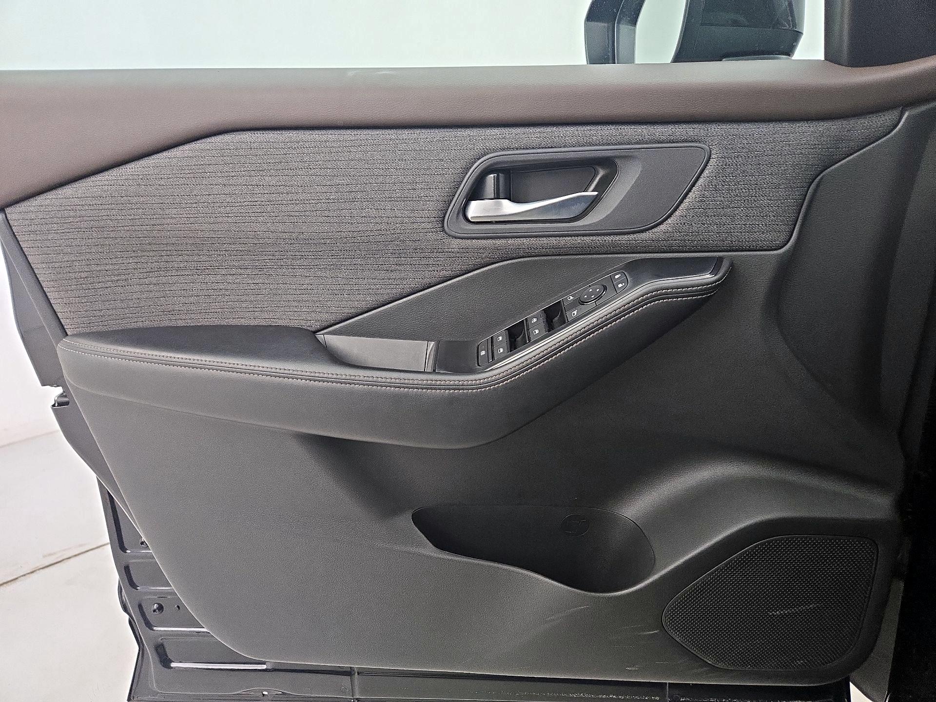 Thumbnail: 2023 Nissan Rogue - 12