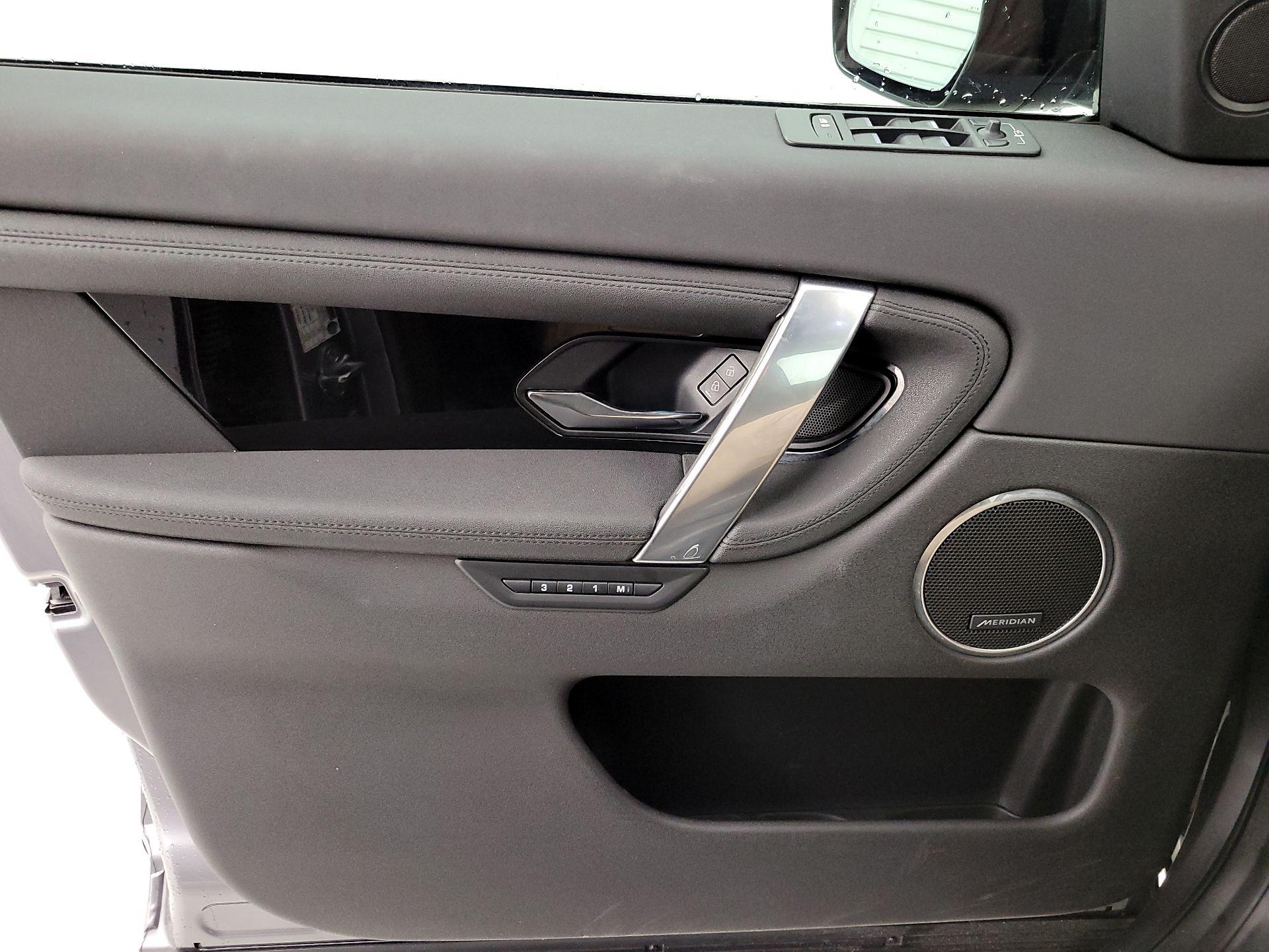 Thumbnail: 2021 Land Rover Discovery Sport - 12