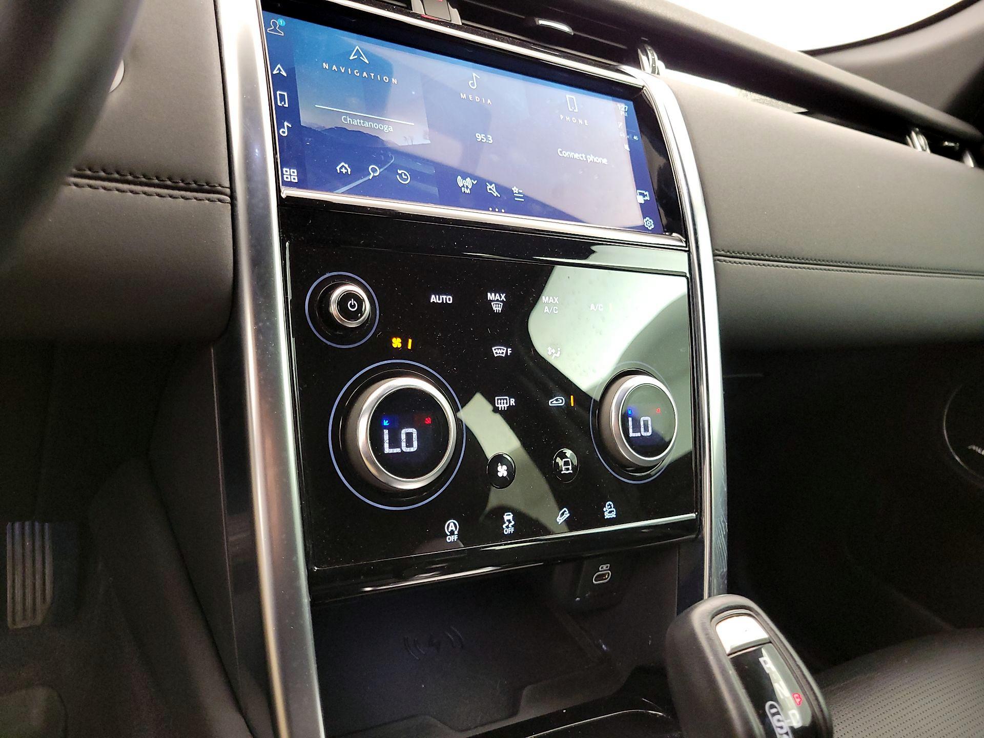 Thumbnail: 2021 Land Rover Discovery Sport - 17