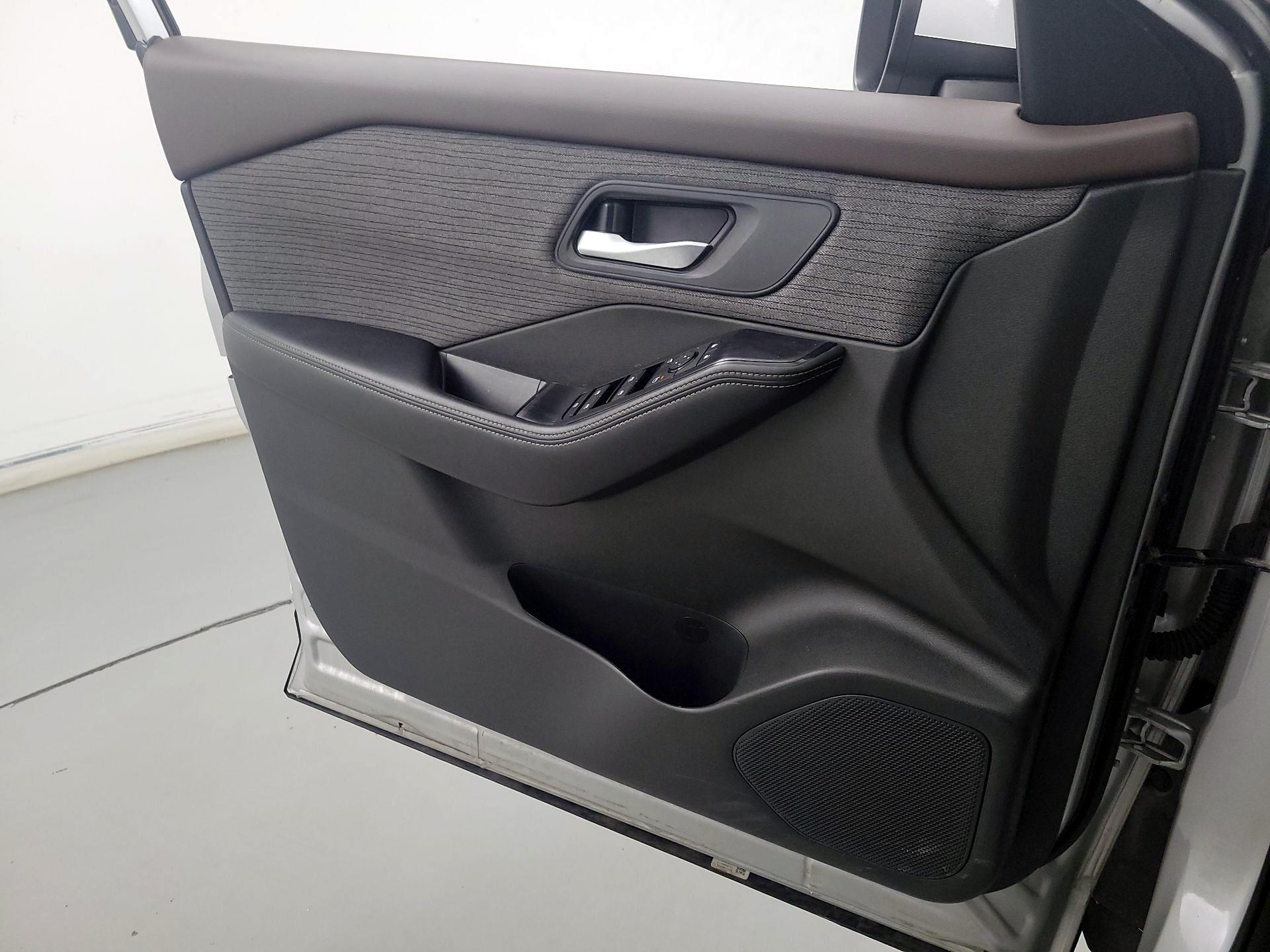 Thumbnail: 2023 Nissan Rogue - 12