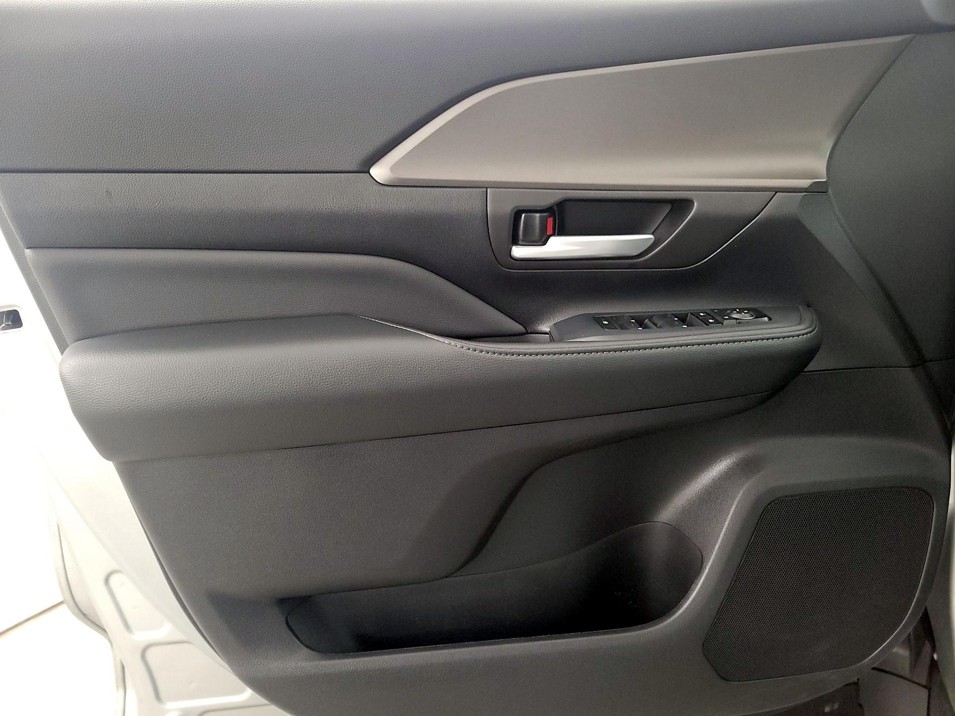 Thumbnail: 2025 Toyota Grand Highlander - 12