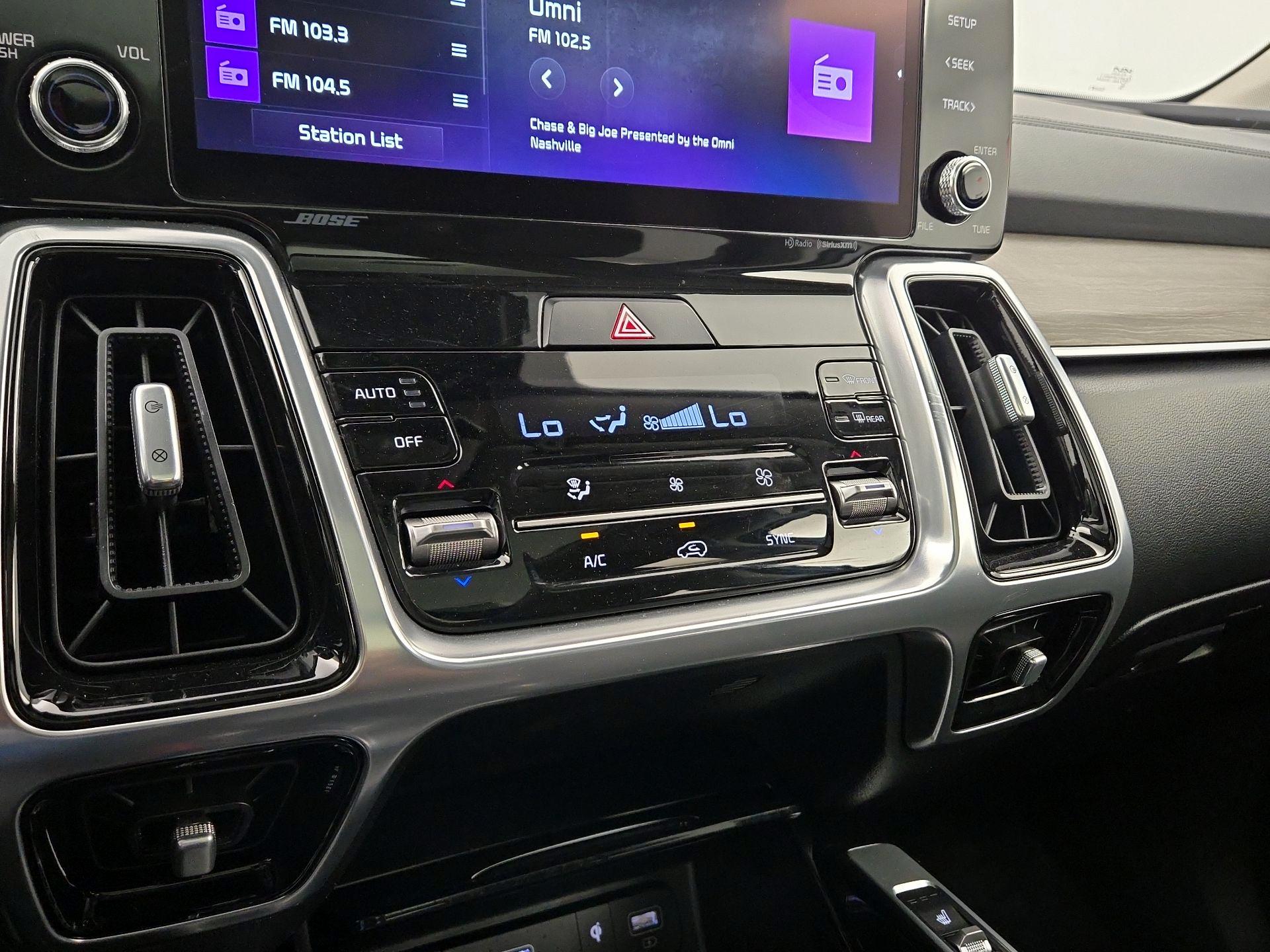 Thumbnail: 2023 Kia Sorento - 16