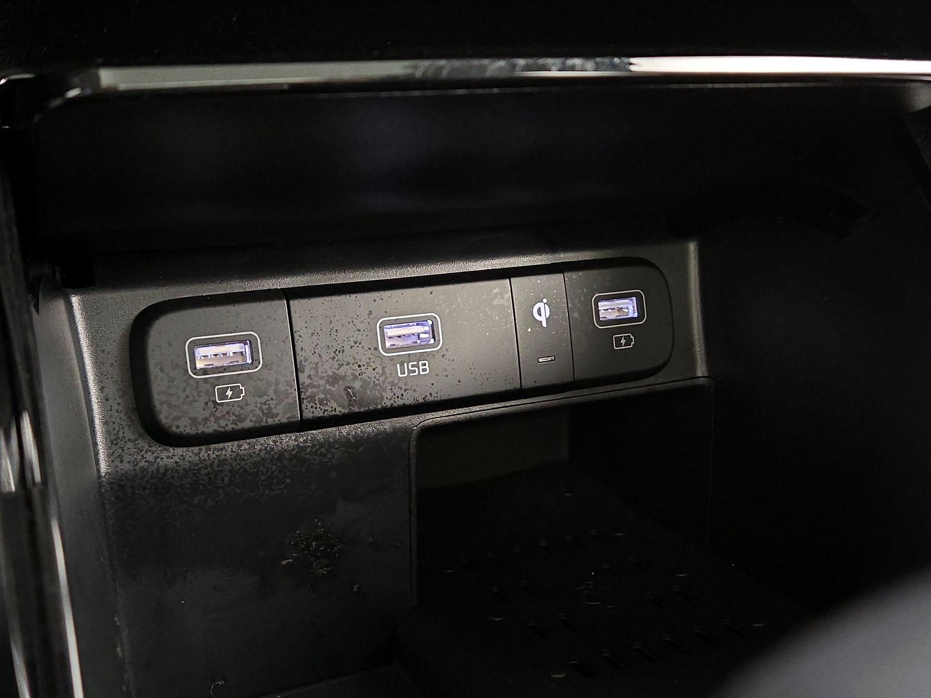 Thumbnail: 2023 Kia Sorento - 18