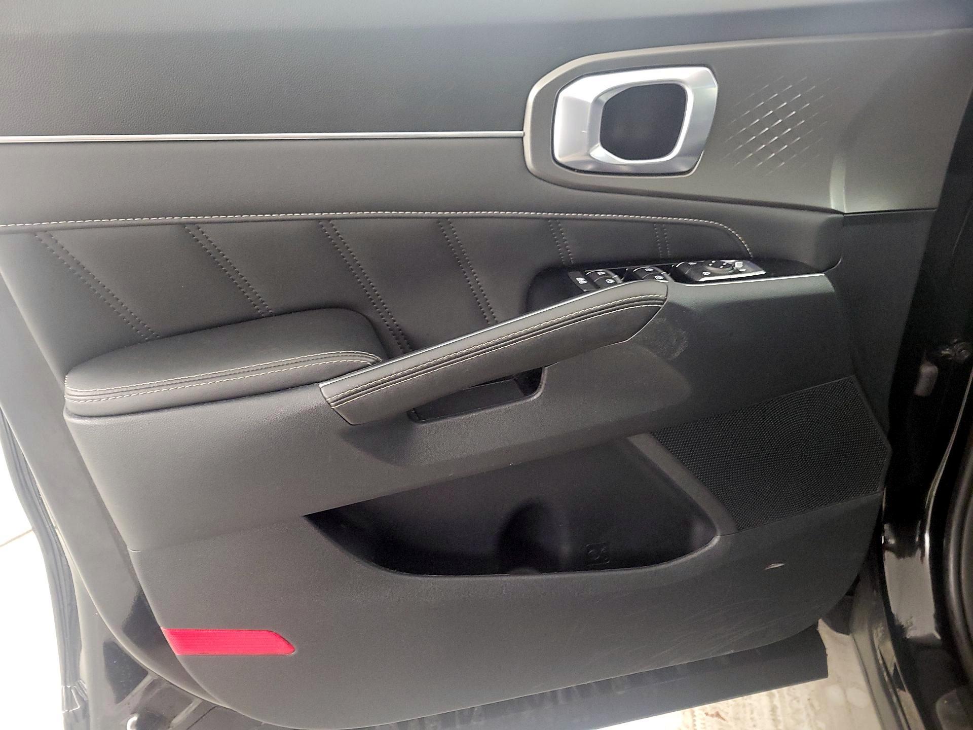 Thumbnail: 2023 Kia Sorento - 12