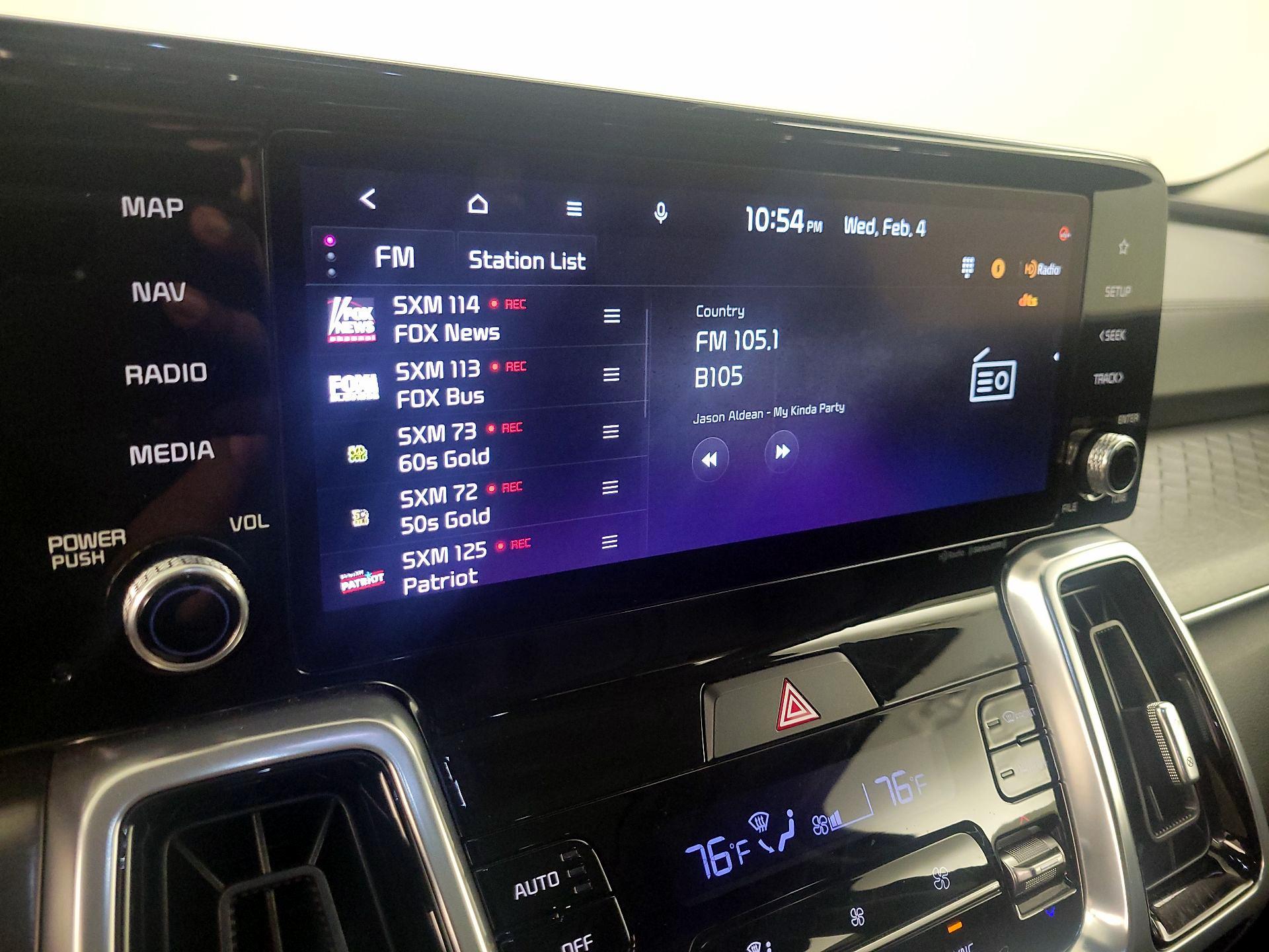 Thumbnail: 2023 Kia Sorento - 16