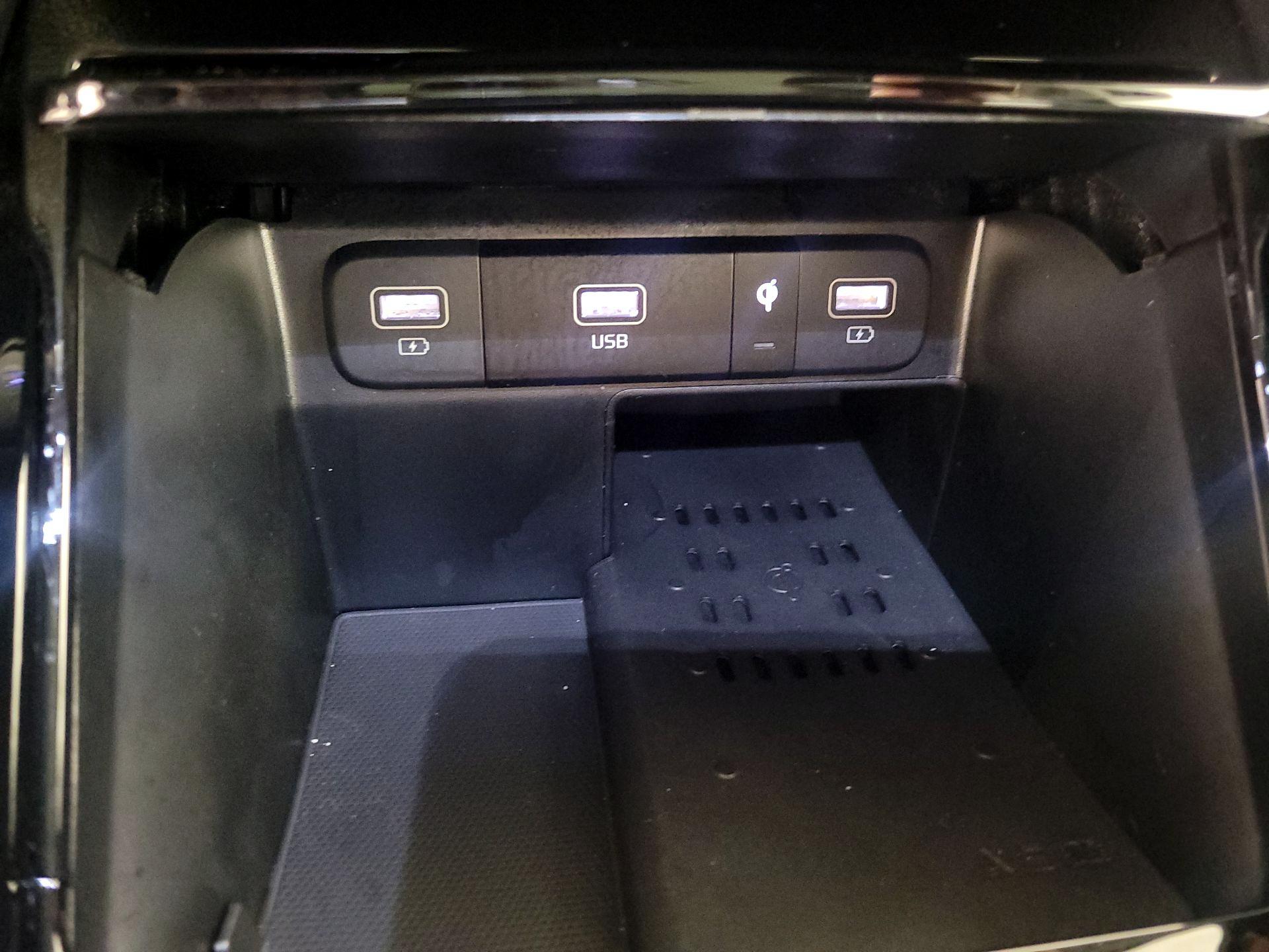 Thumbnail: 2023 Kia Sorento - 19