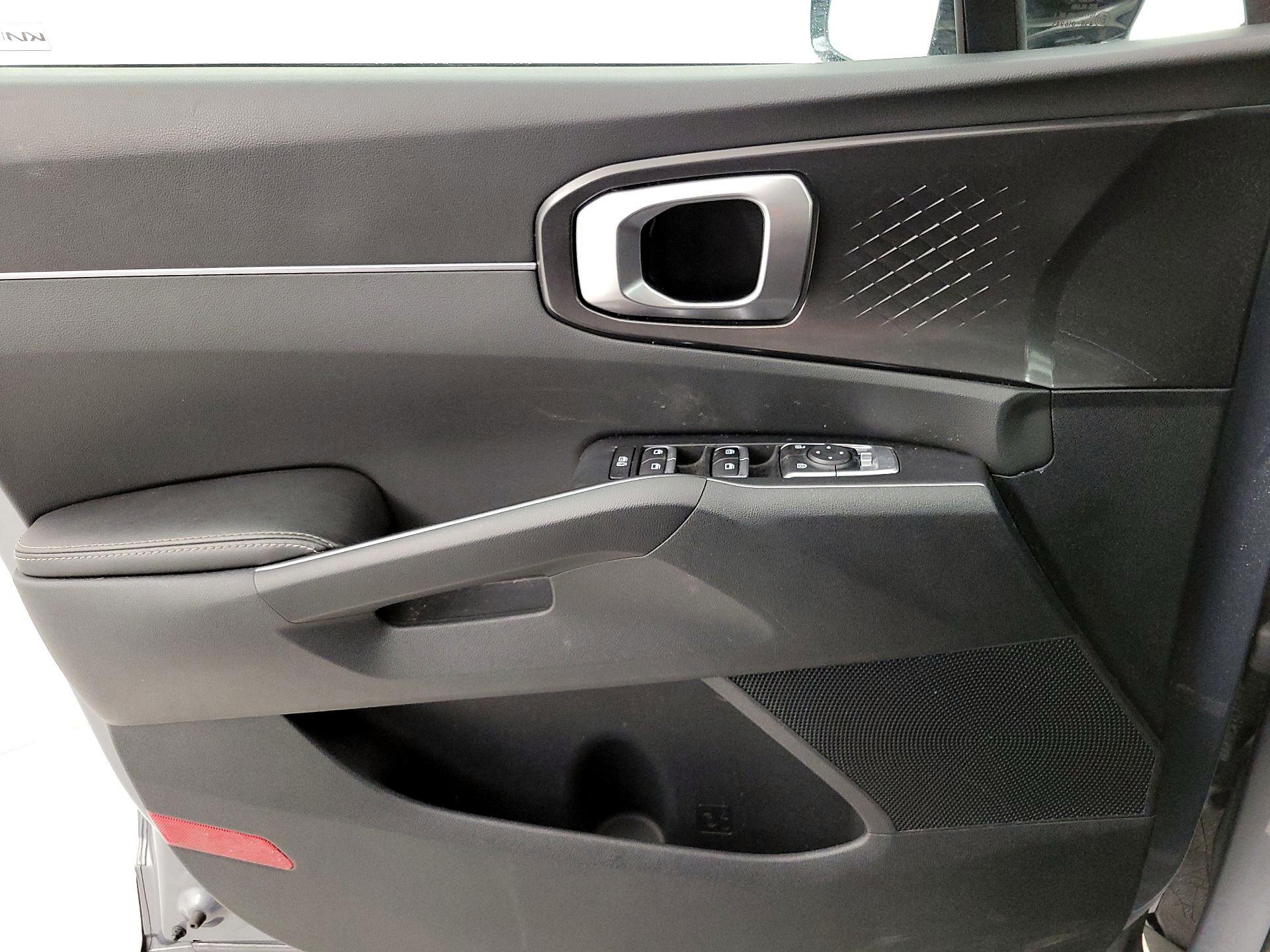 Thumbnail: 2023 Kia Sorento - 12