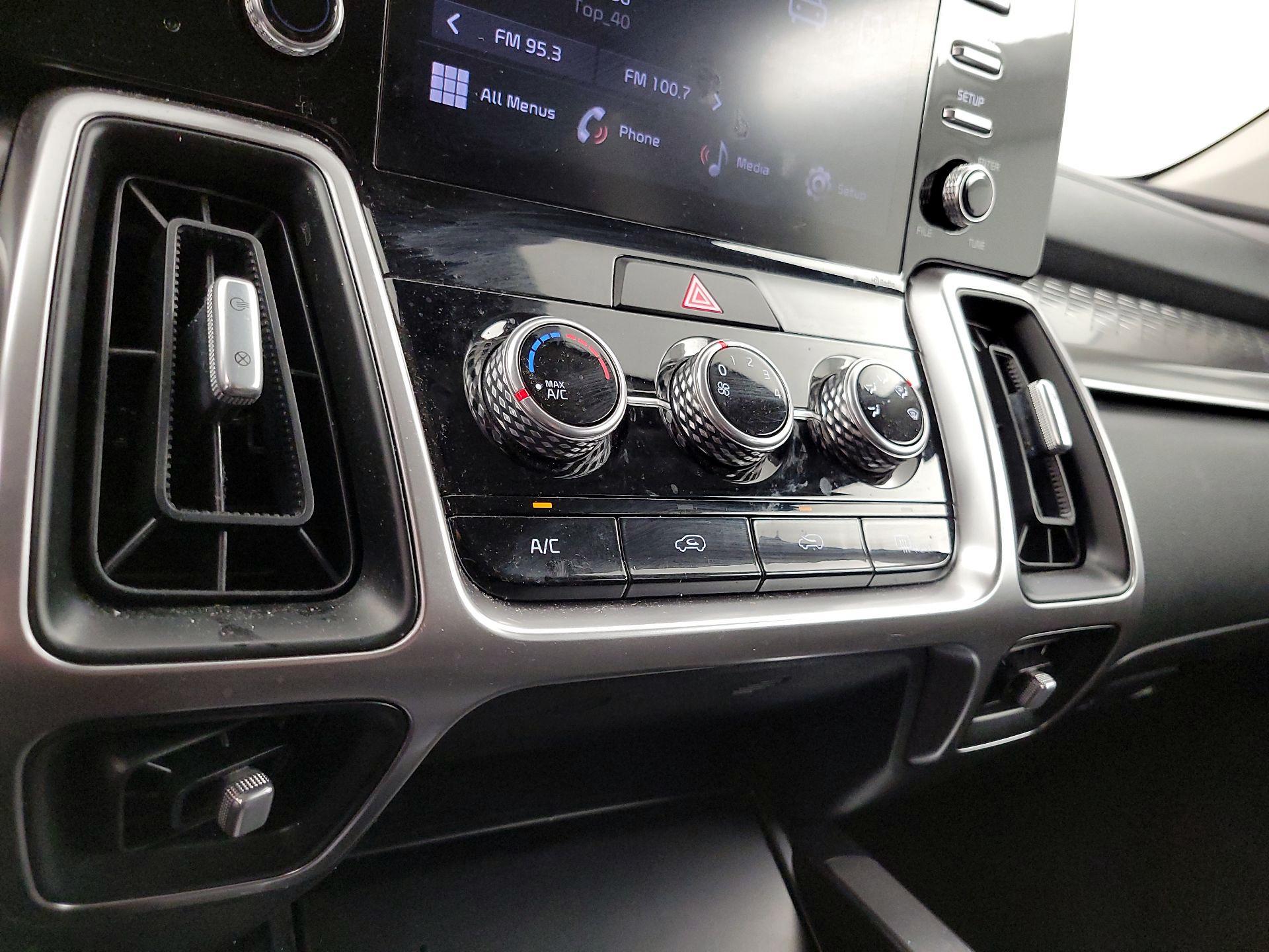 Thumbnail: 2023 Kia Sorento - 16