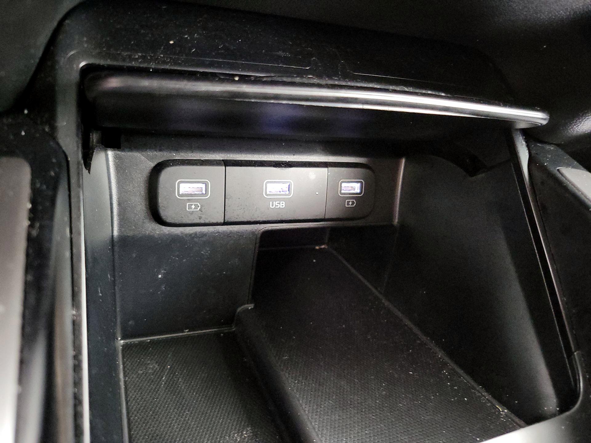 Thumbnail: 2023 Kia Sorento - 18