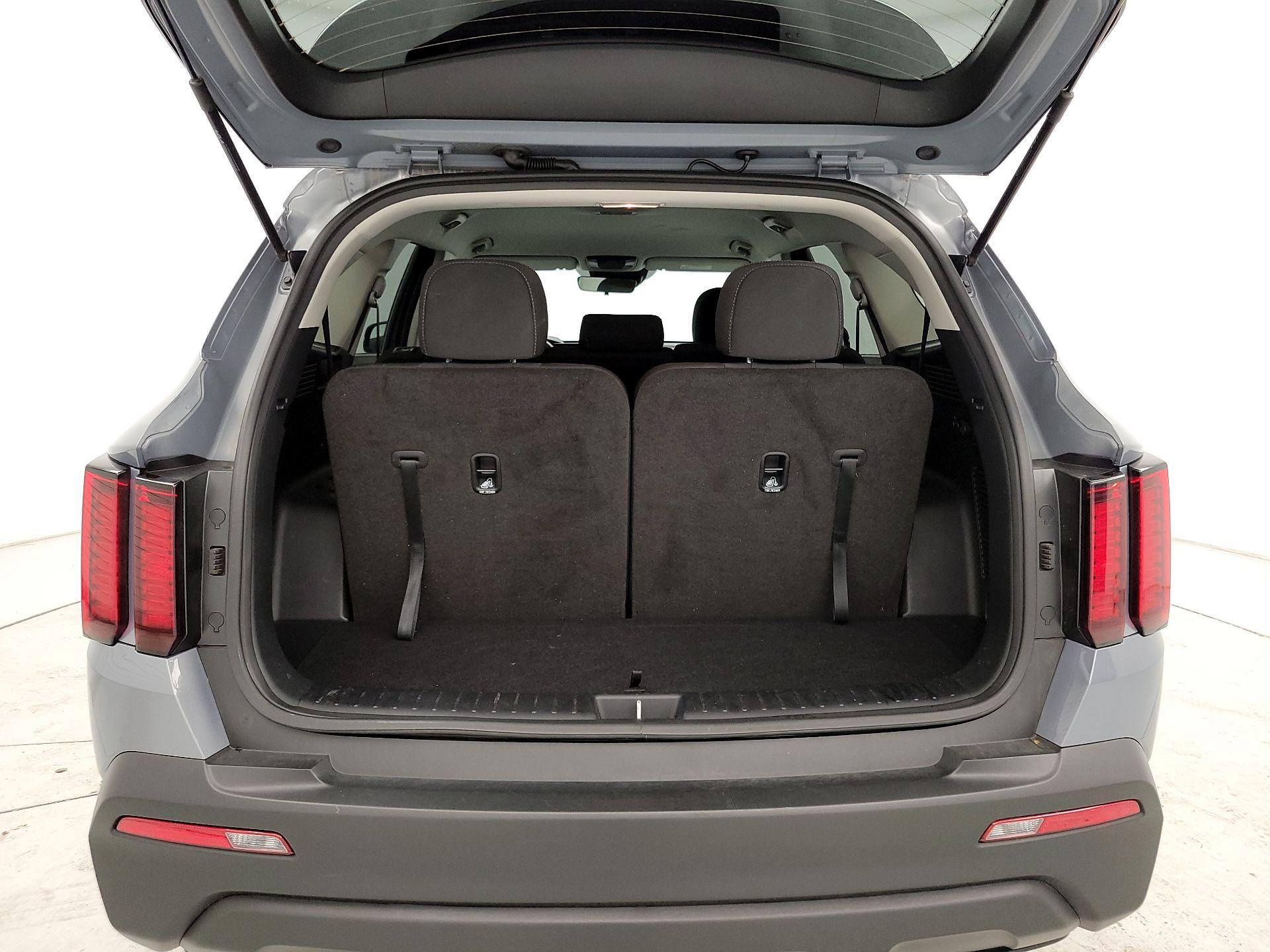 Thumbnail: 2023 Kia Sorento - 20