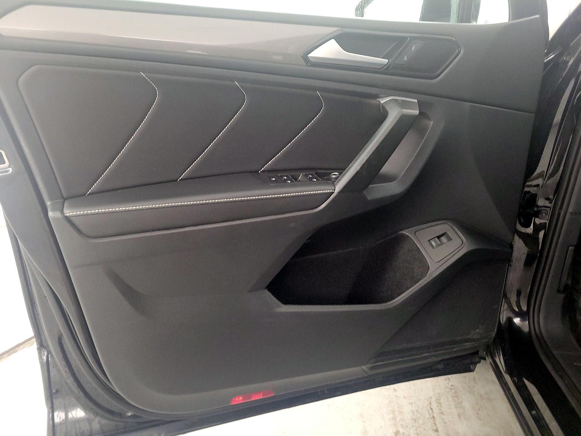 Thumbnail: 2024 Volkswagen Tiguan - 12