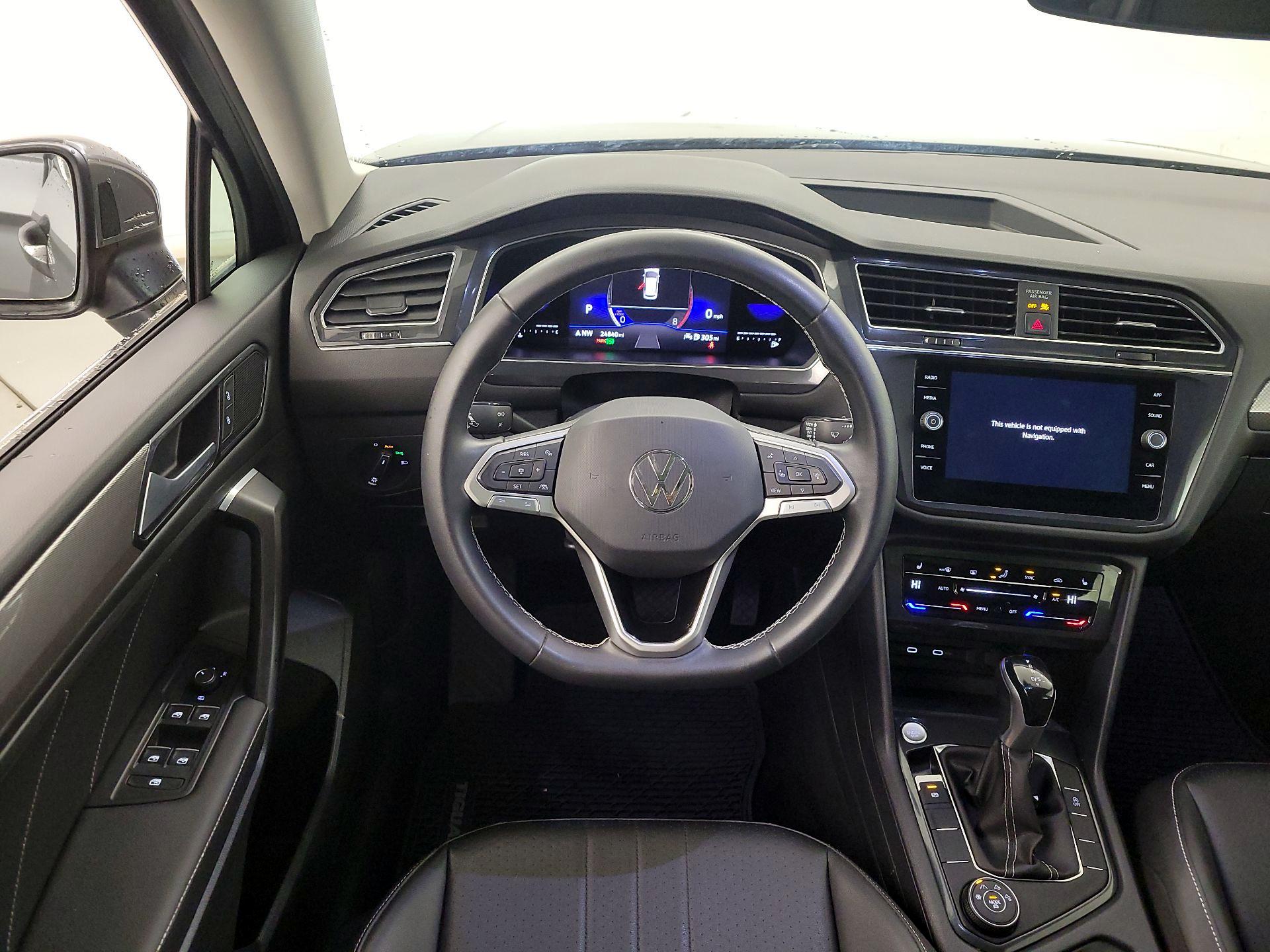 Thumbnail: 2023 Volkswagen Tiguan - 10