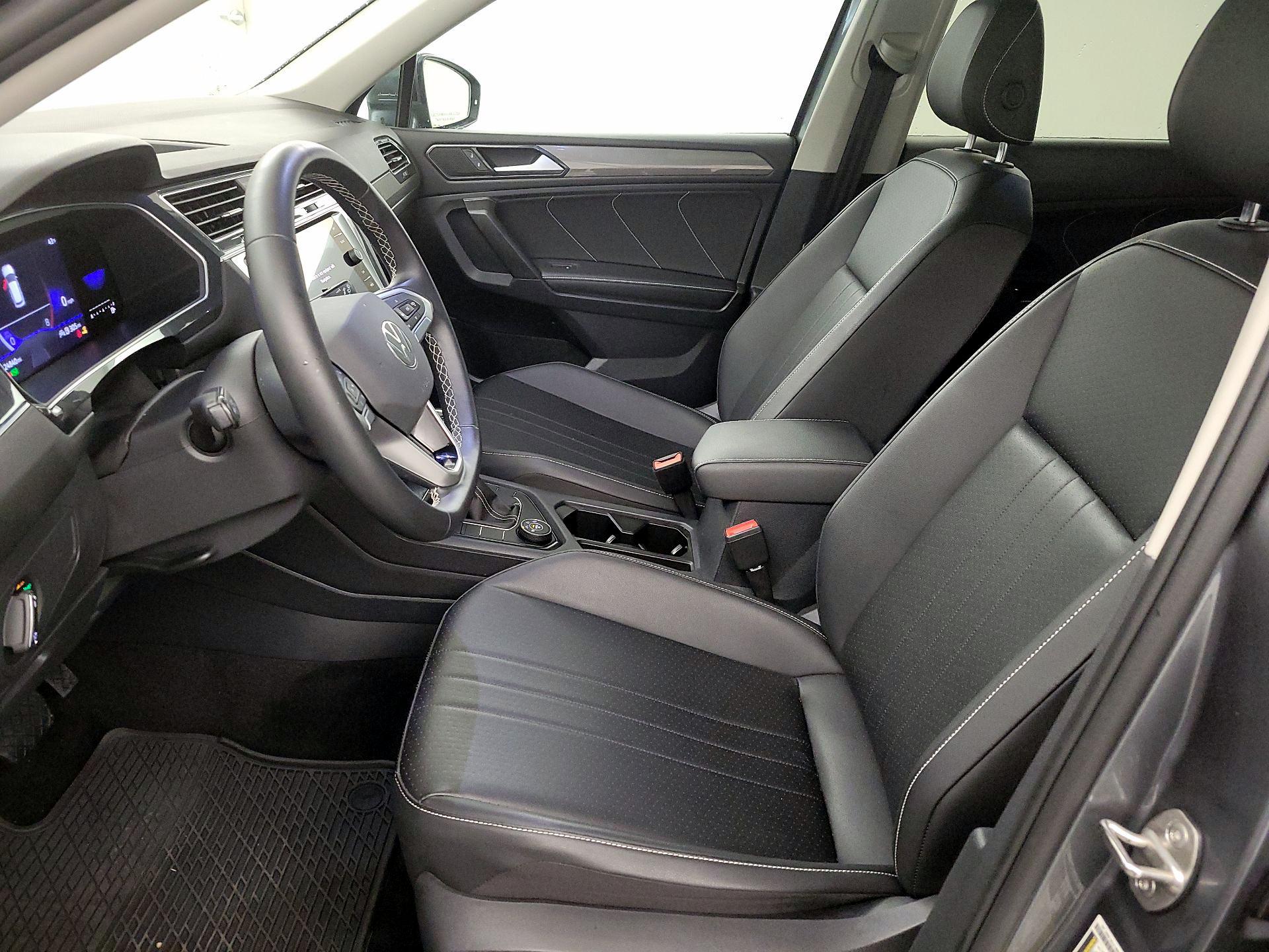 Thumbnail: 2023 Volkswagen Tiguan - 11