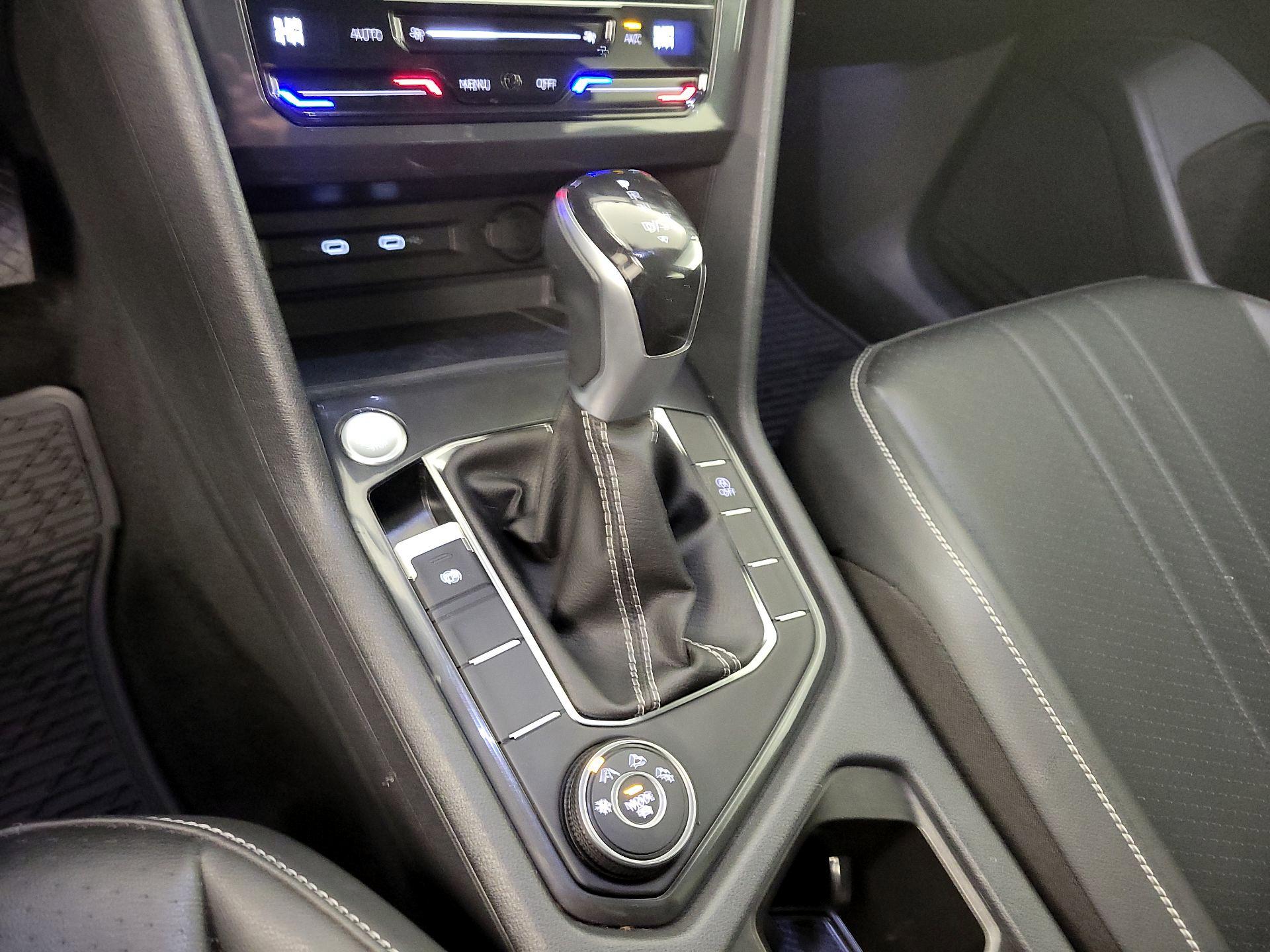 Thumbnail: 2023 Volkswagen Tiguan - 18