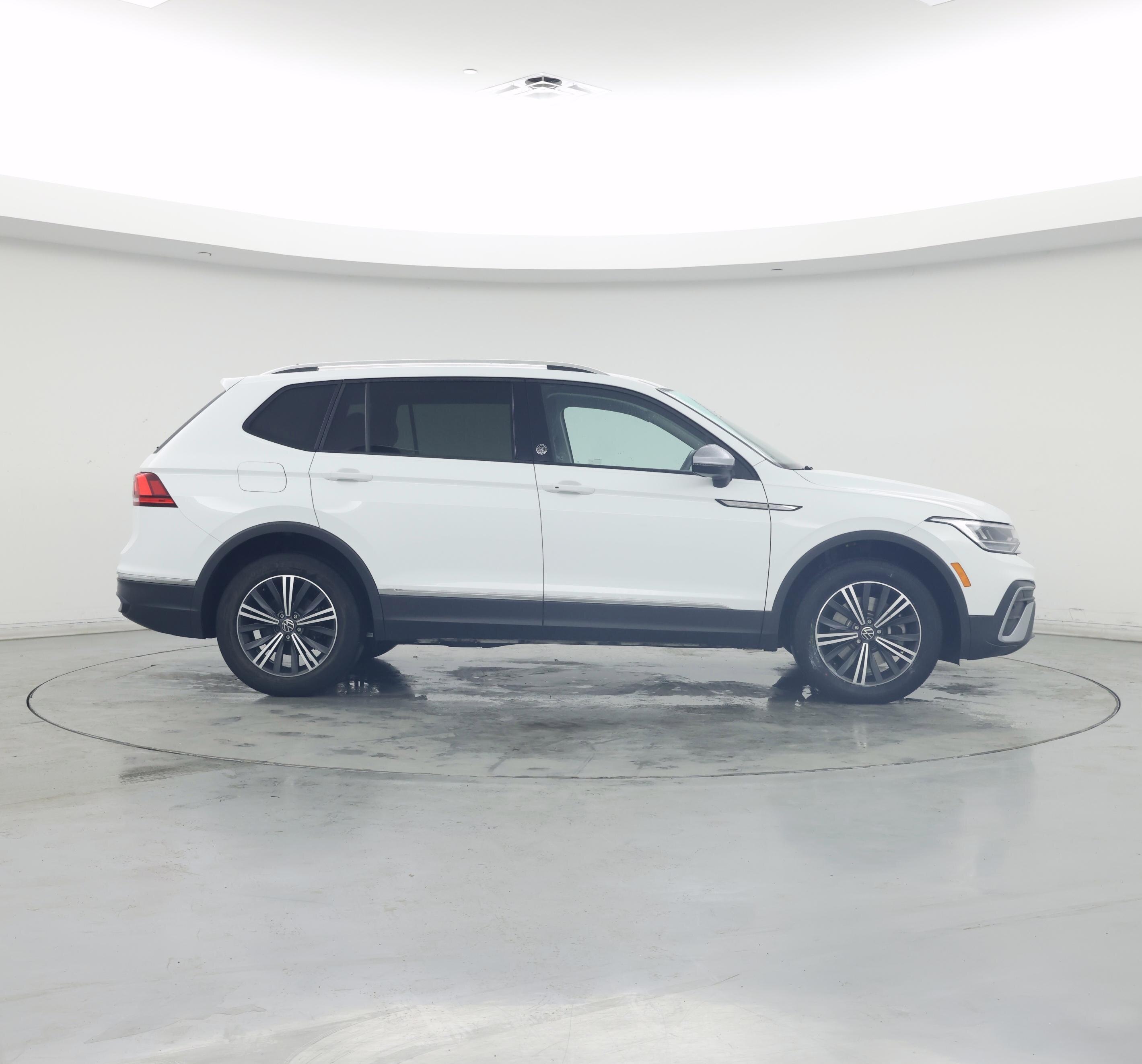 Thumbnail: 2024 Volkswagen Tiguan - 7