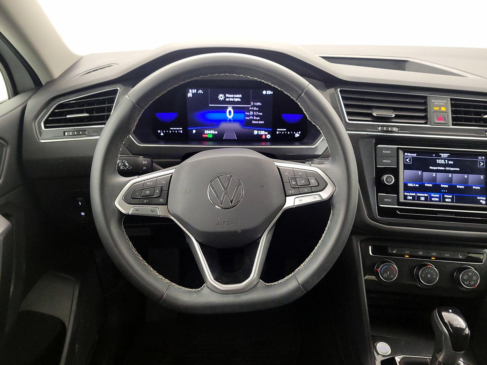 Thumbnail: 2023 Volkswagen Tiguan - 10