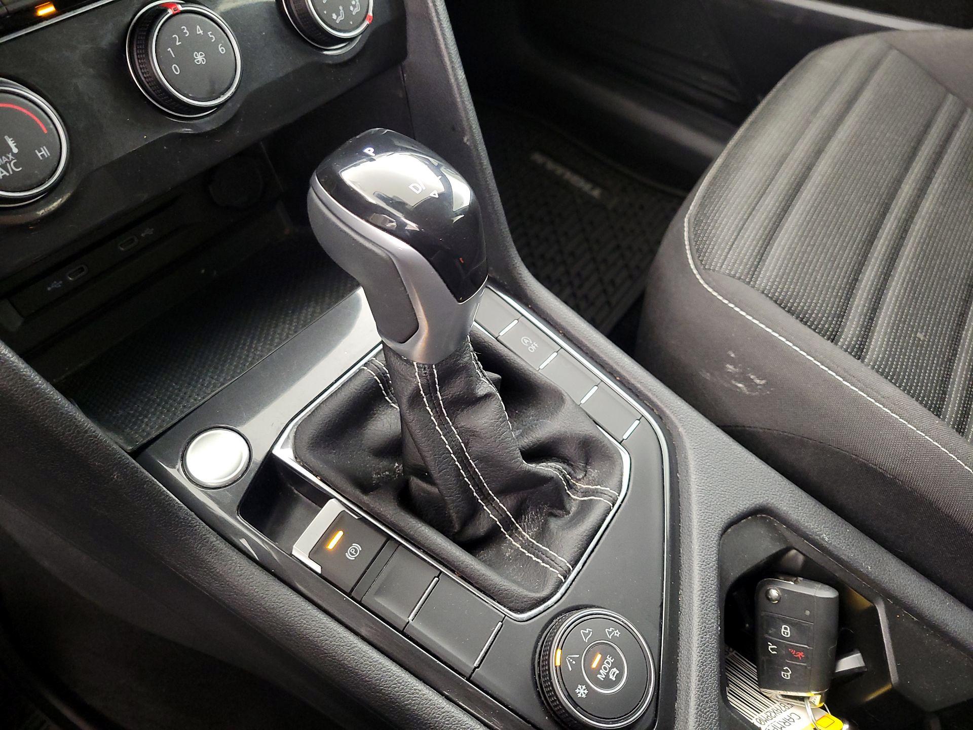 Thumbnail: 2023 Volkswagen Tiguan - 17