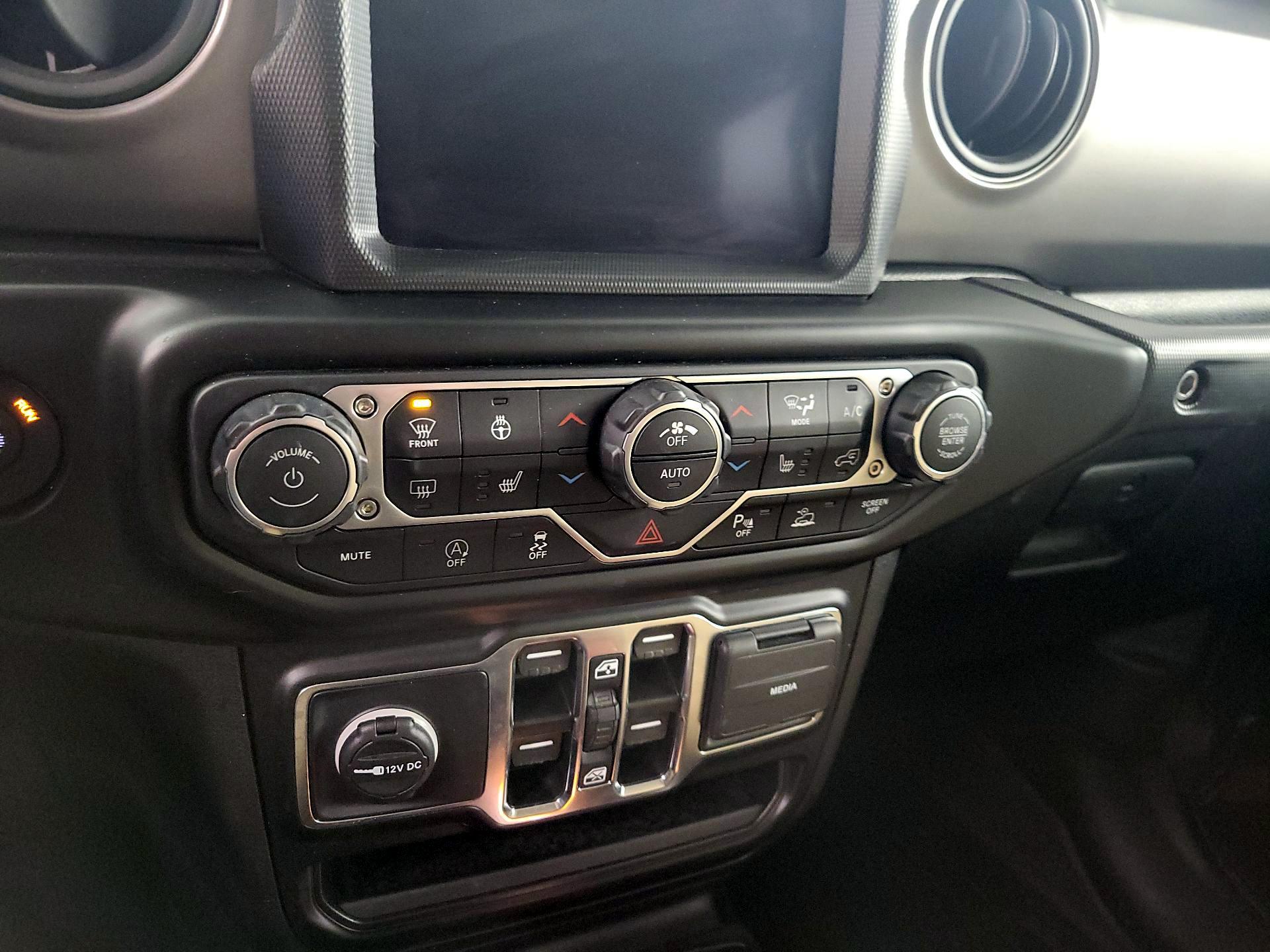 Thumbnail: 2022 Jeep Wrangler - 17