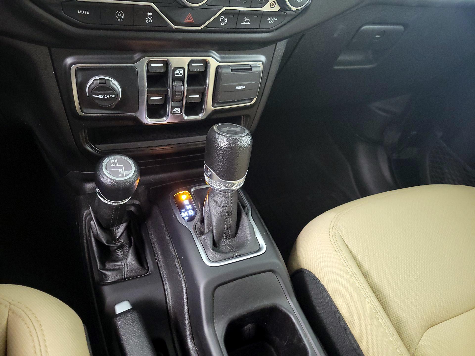 Thumbnail: 2022 Jeep Wrangler - 18