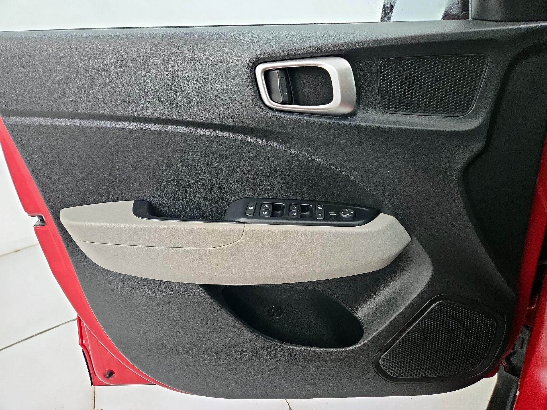 Thumbnail: 2023 Hyundai Venue - 12