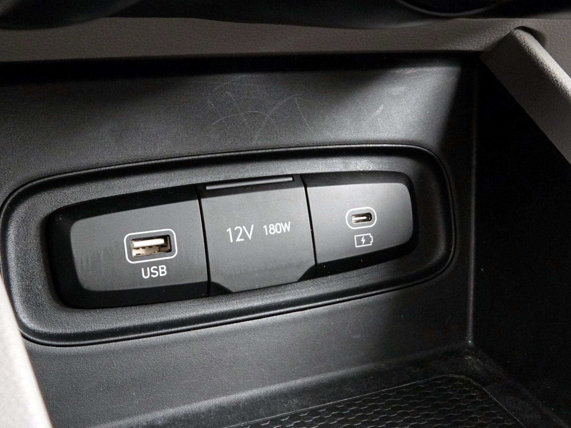 Thumbnail: 2023 Hyundai Venue - 18