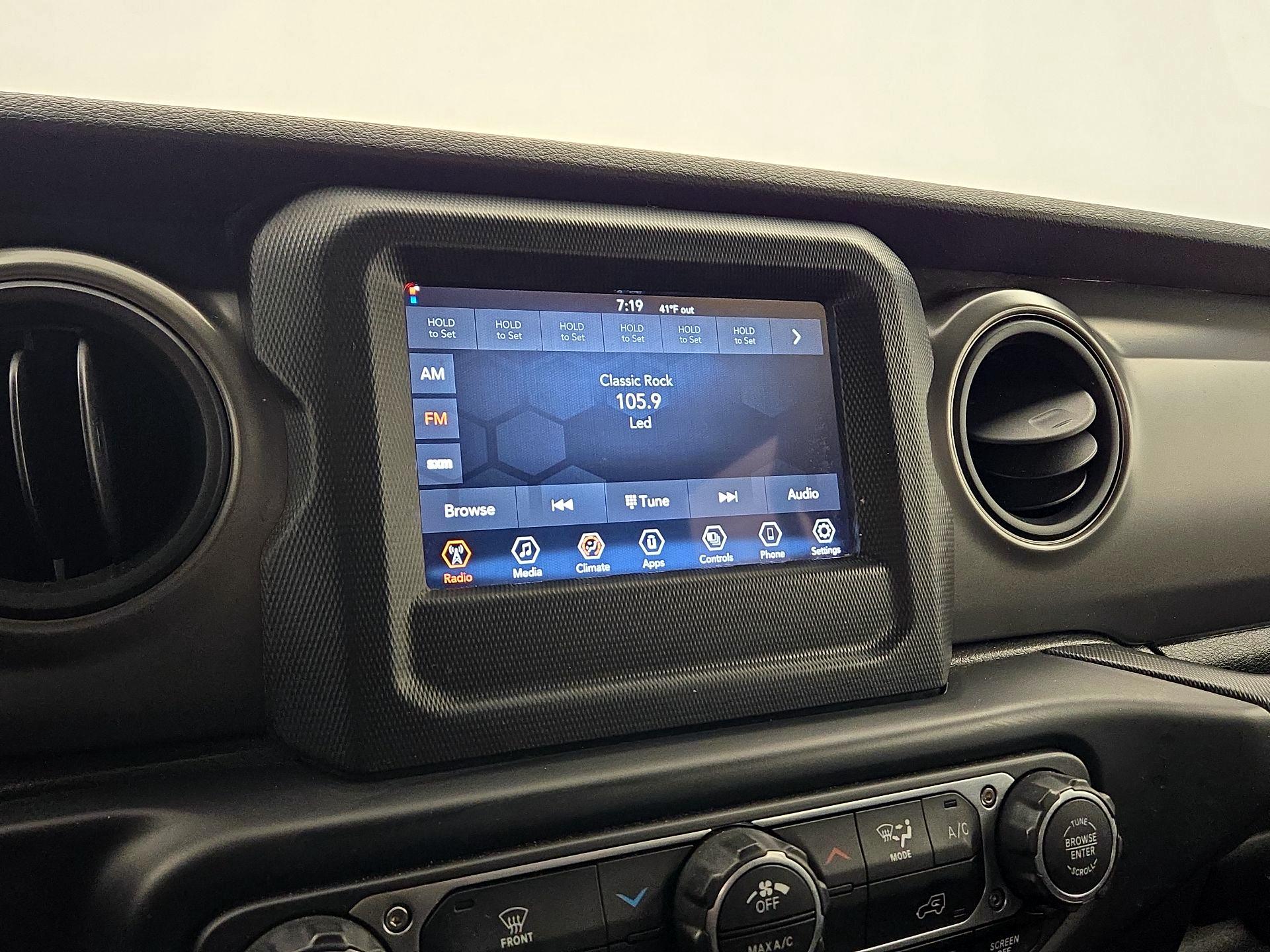 Thumbnail: 2022 Jeep Wrangler - 15