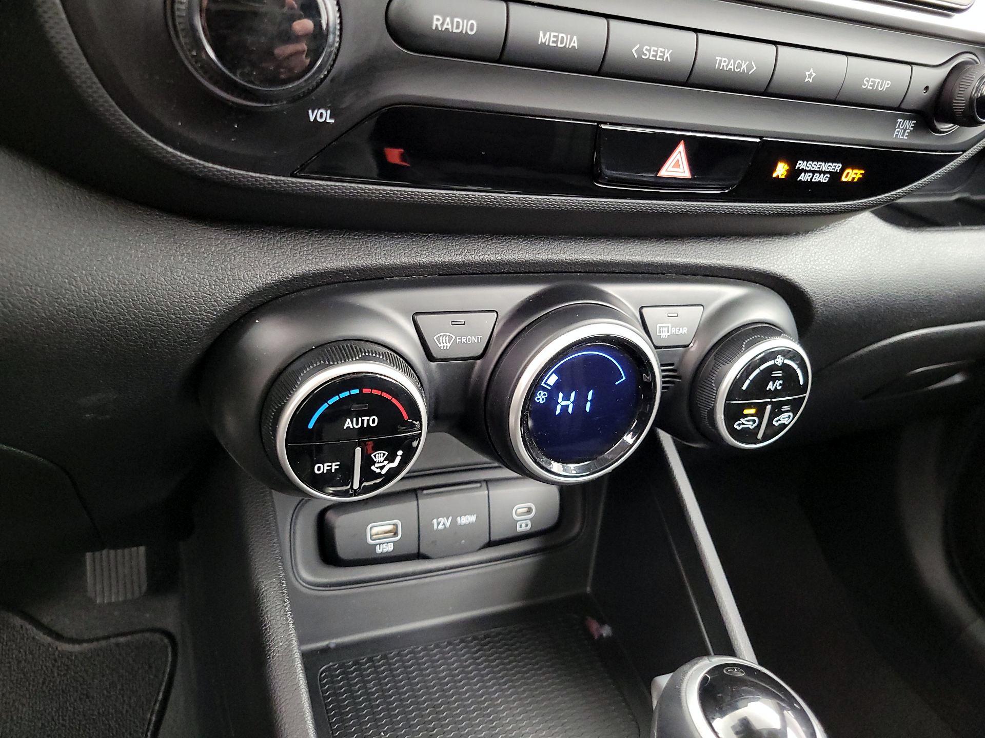 Thumbnail: 2023 Hyundai Venue - 16