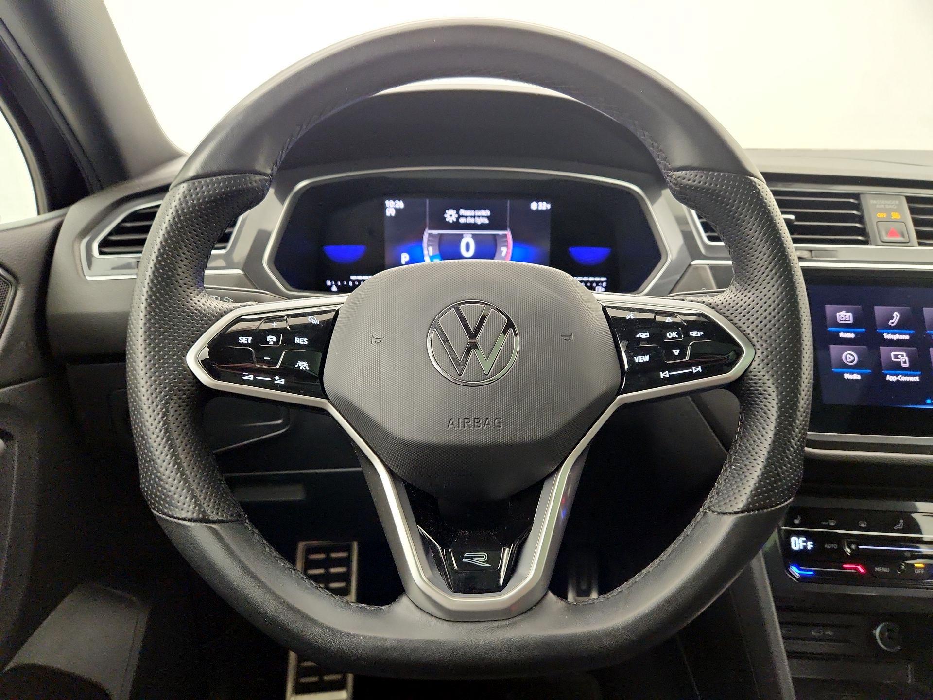 Thumbnail: 2022 Volkswagen Tiguan - 10