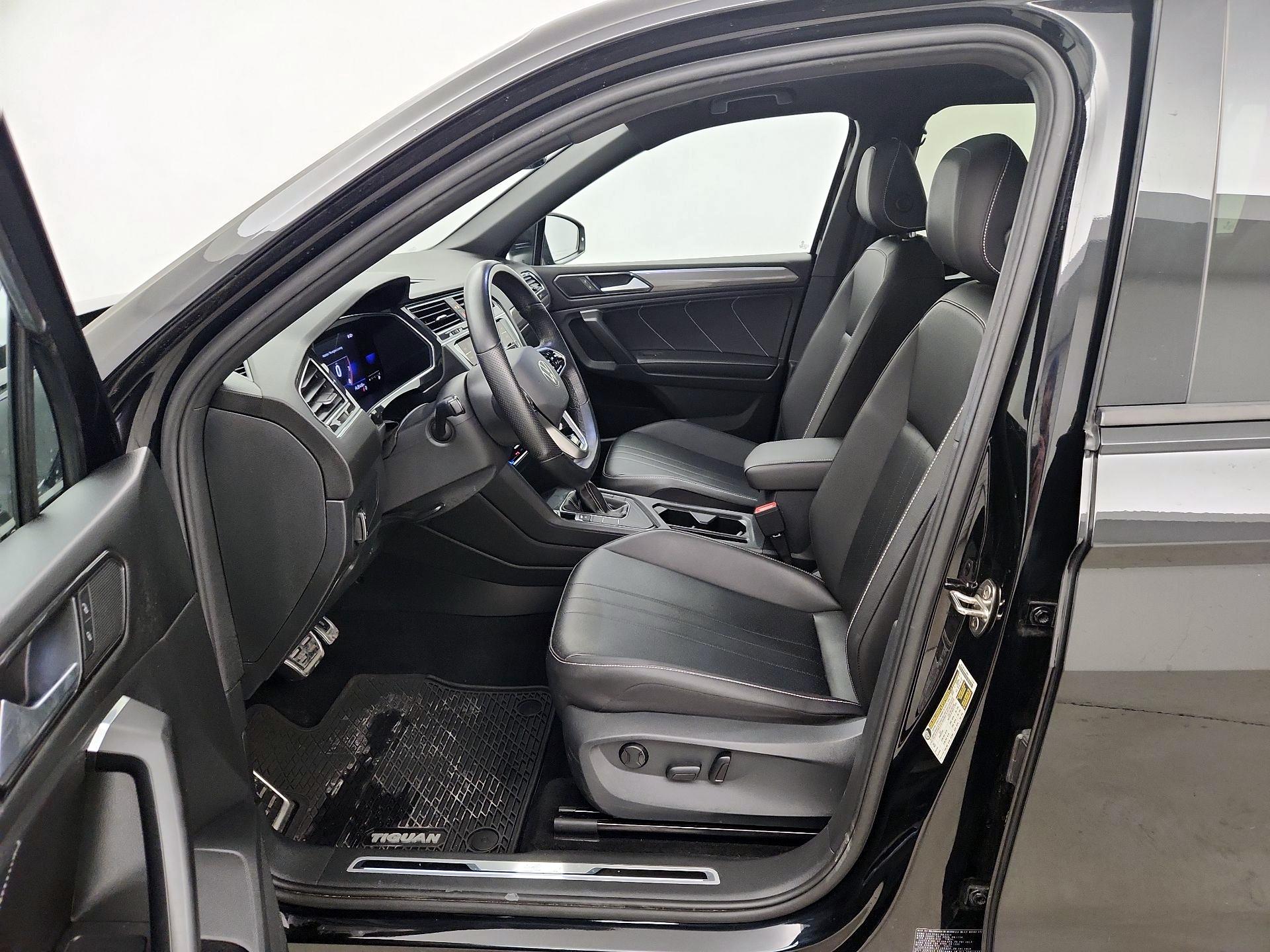 Thumbnail: 2022 Volkswagen Tiguan - 11