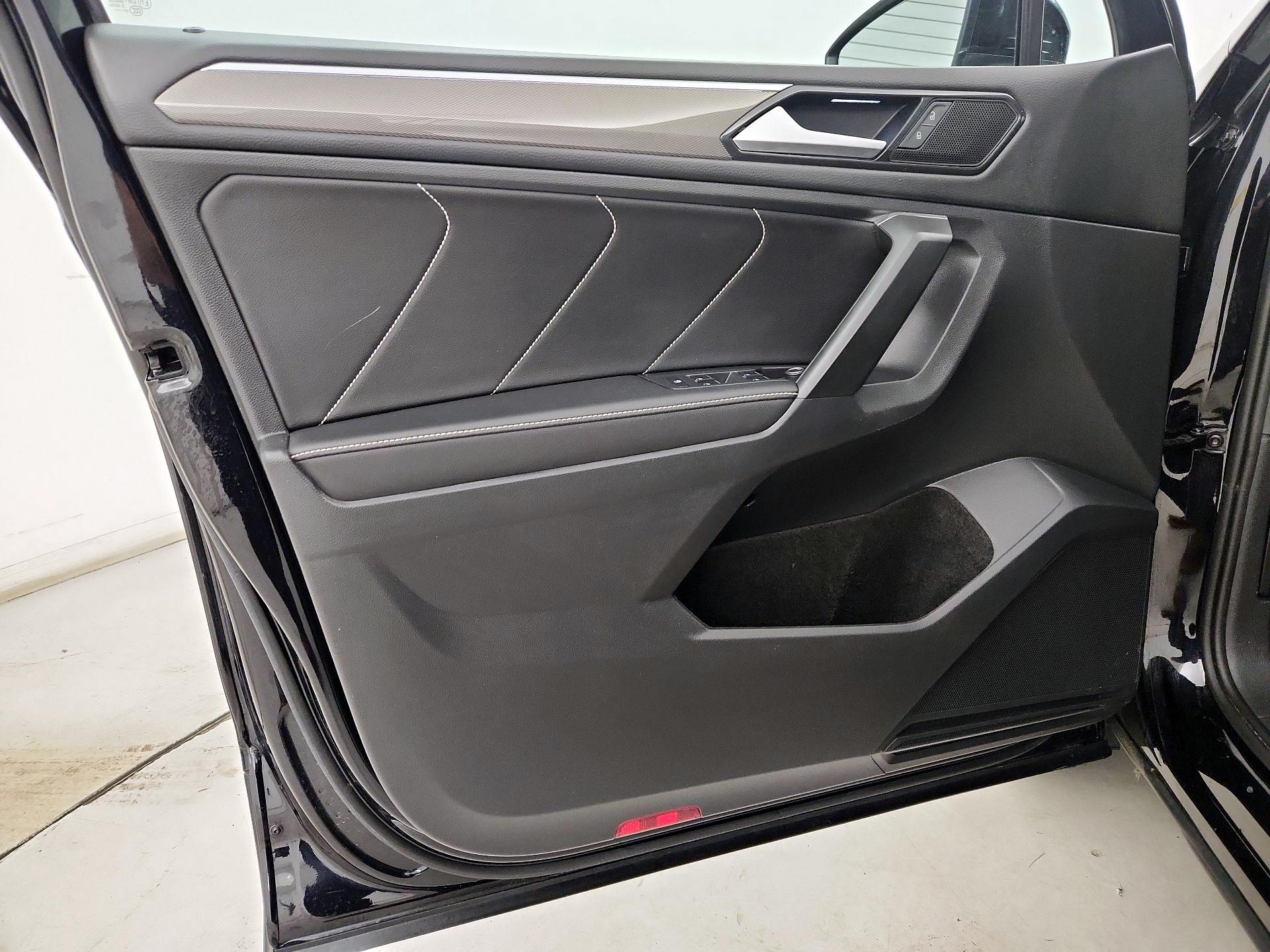 Thumbnail: 2022 Volkswagen Tiguan - 12