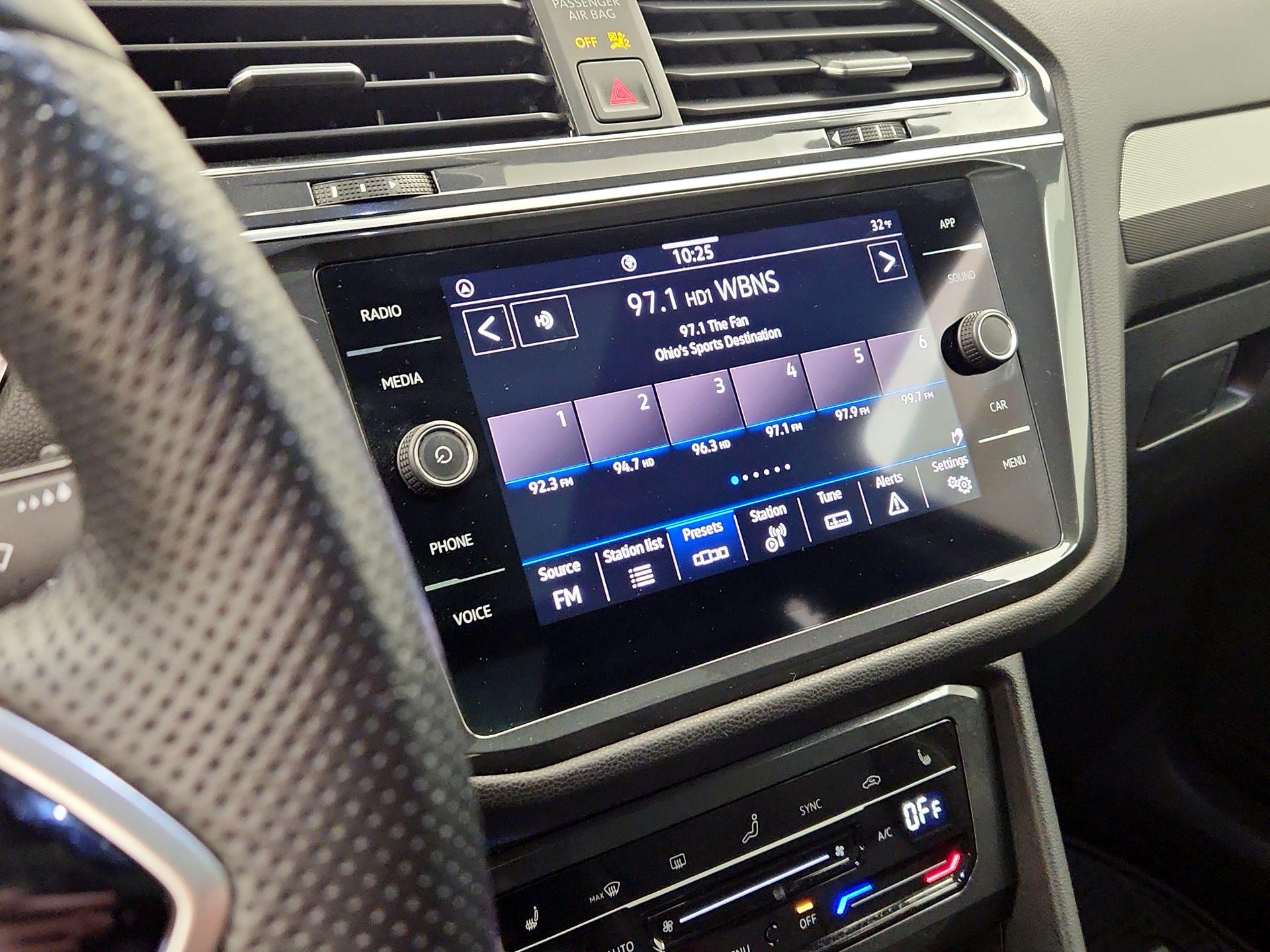 Thumbnail: 2022 Volkswagen Tiguan - 15