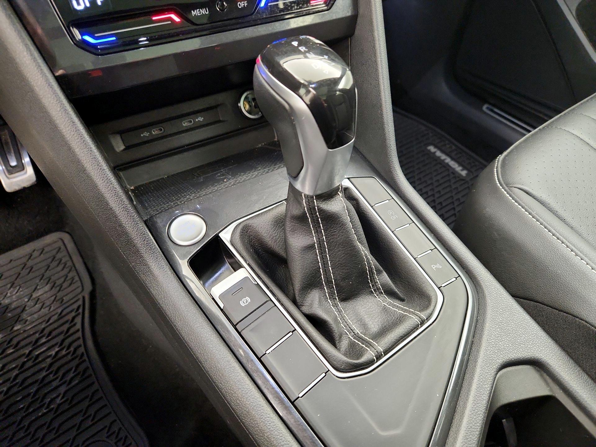 Thumbnail: 2022 Volkswagen Tiguan - 17