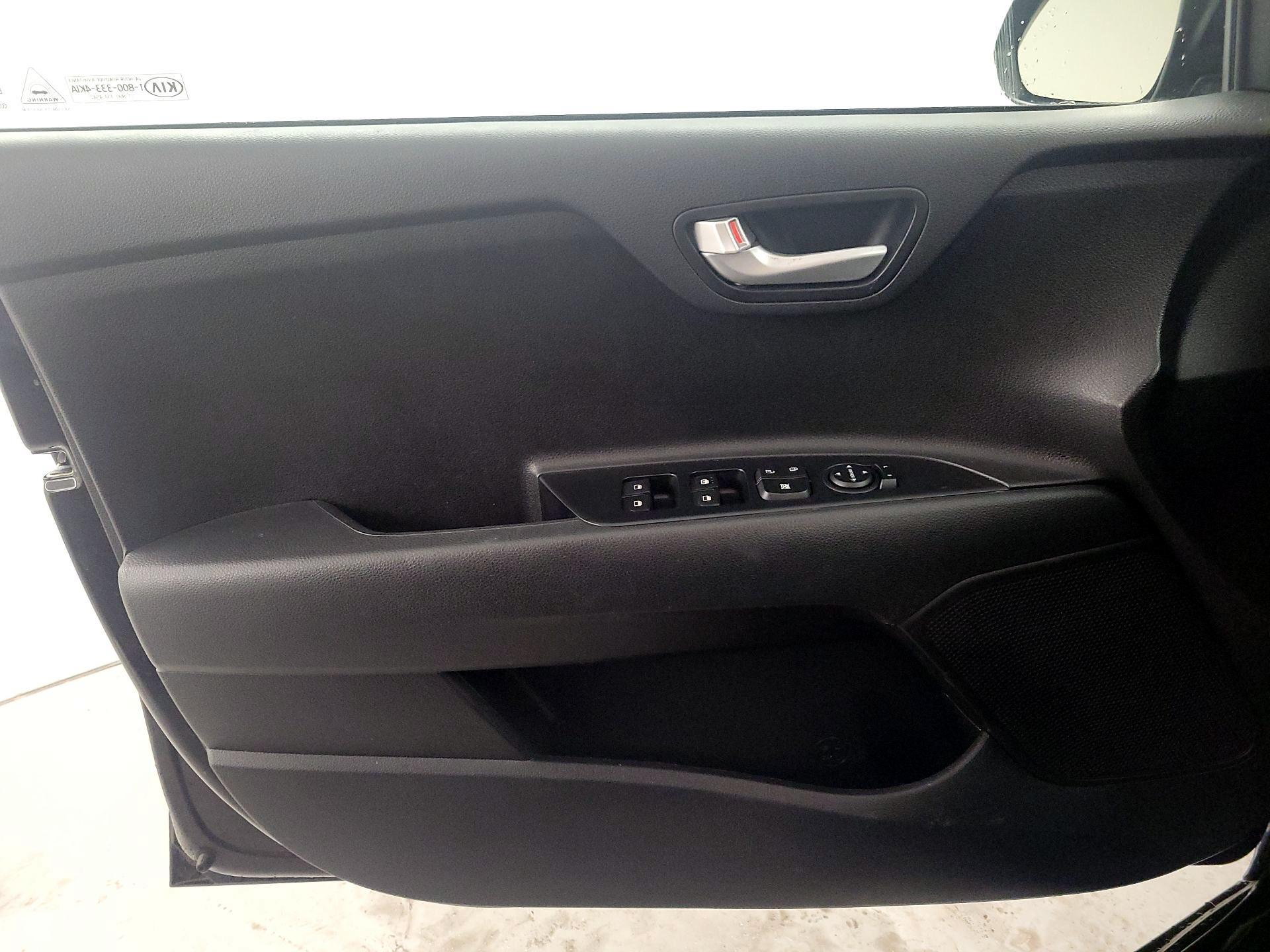 Thumbnail: 2021 Kia Rio - 12