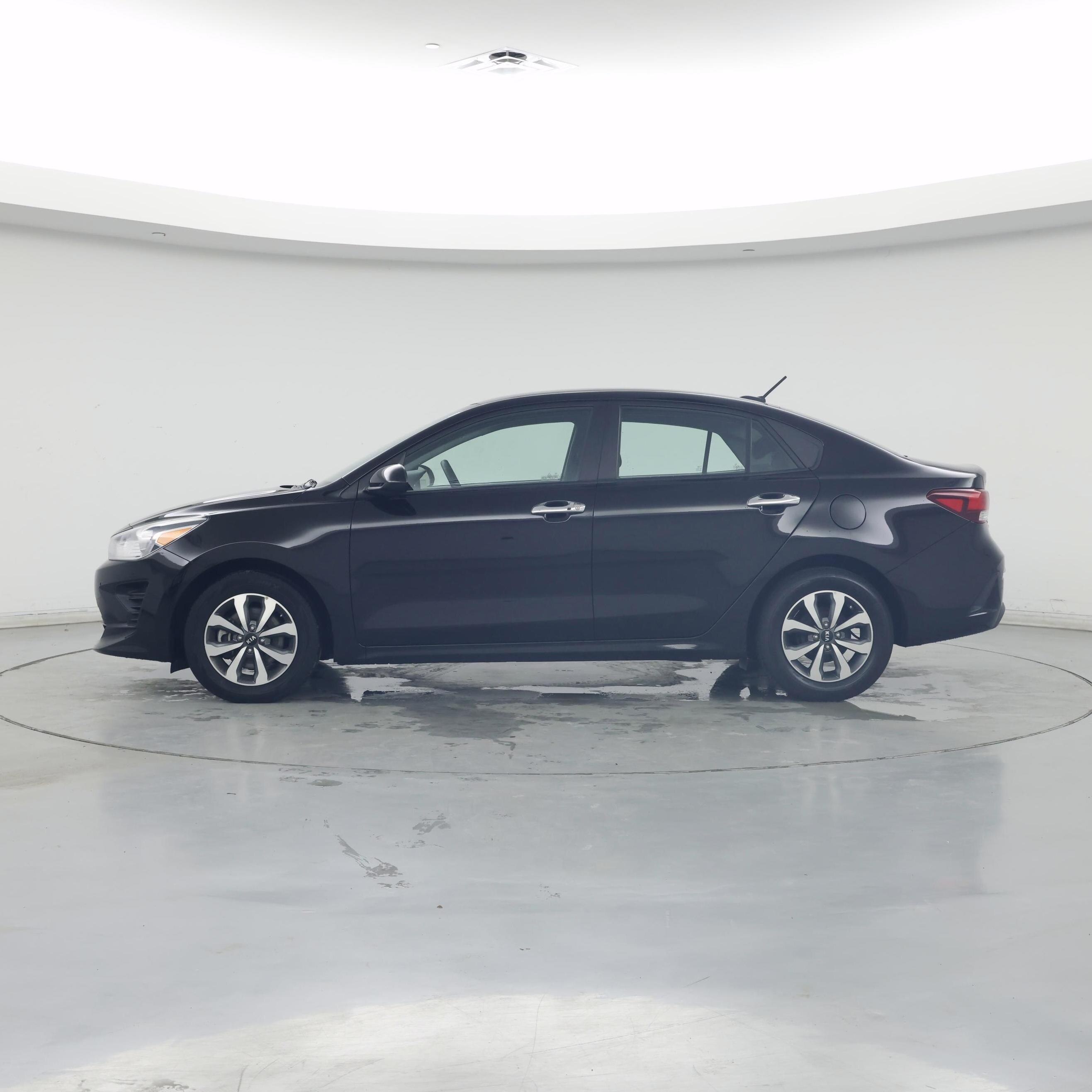 Thumbnail: 2021 Kia Rio - 3