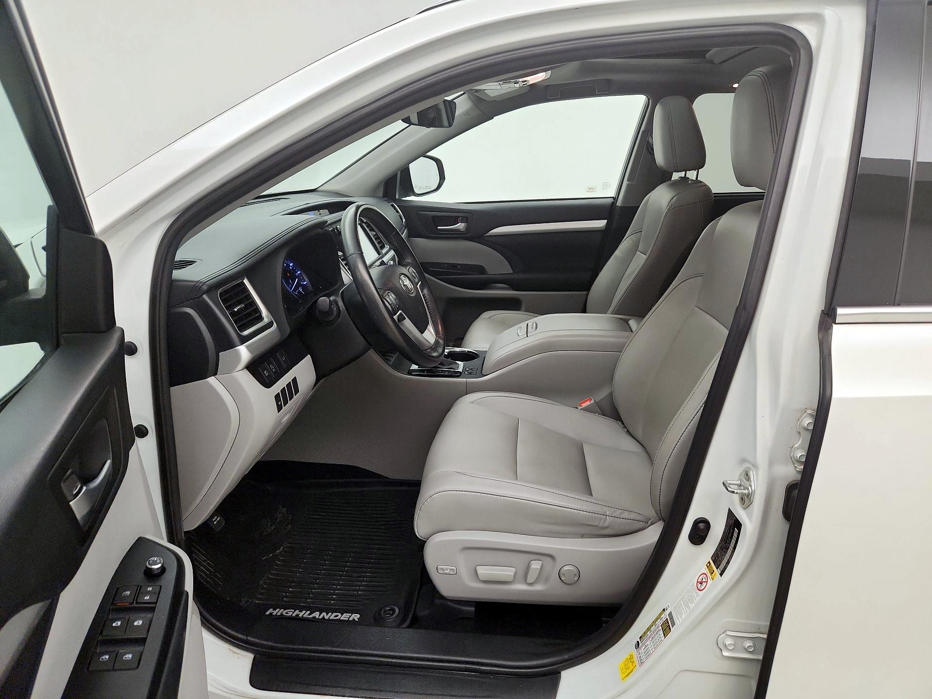 Thumbnail: 2019 Toyota Highlander - 11