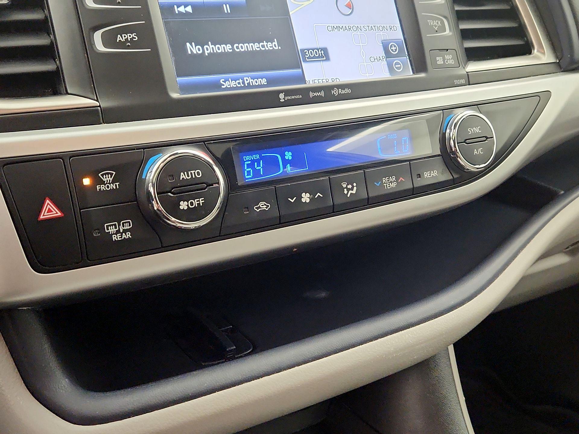 Thumbnail: 2019 Toyota Highlander - 17