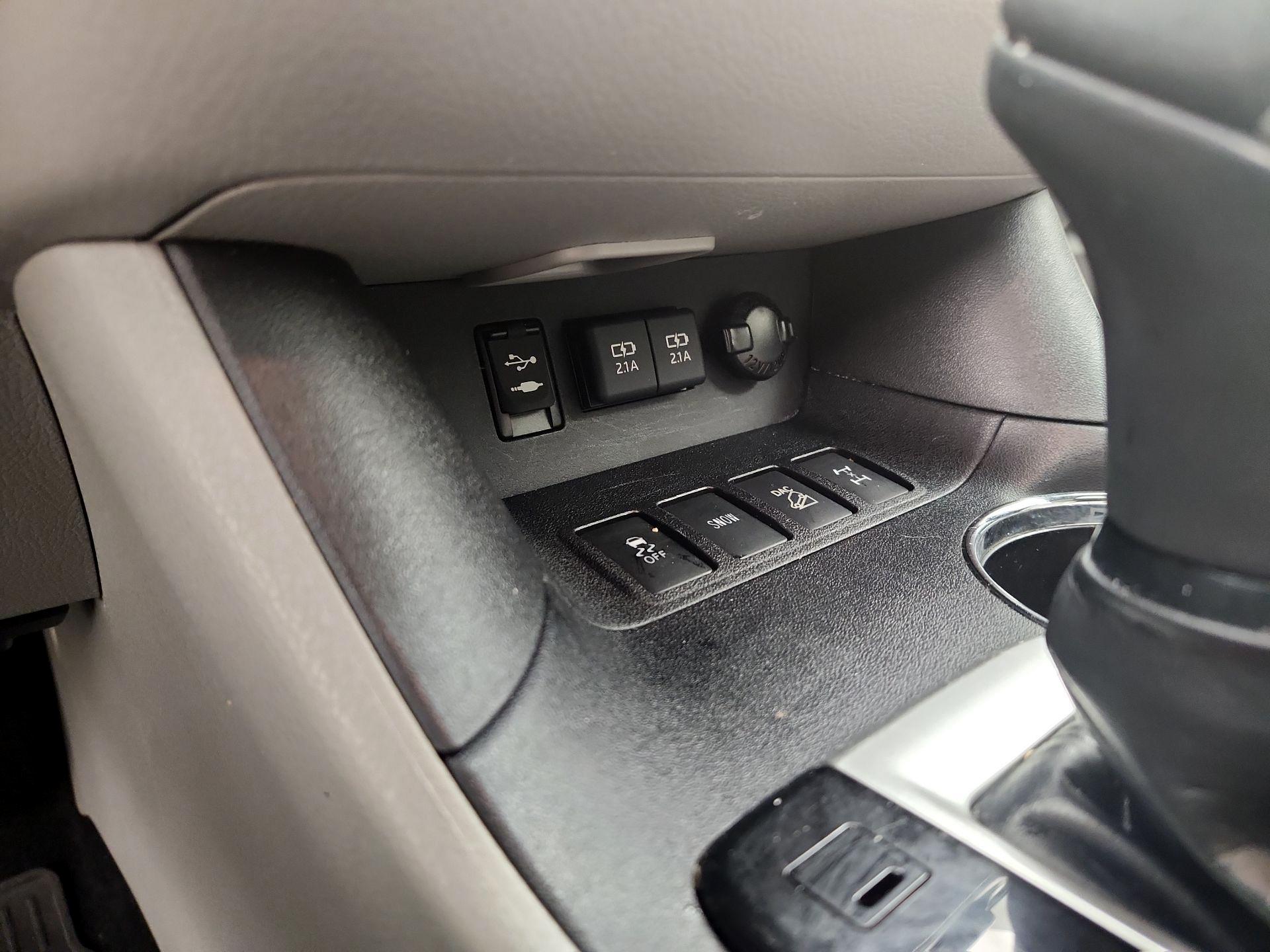 Thumbnail: 2019 Toyota Highlander - 19