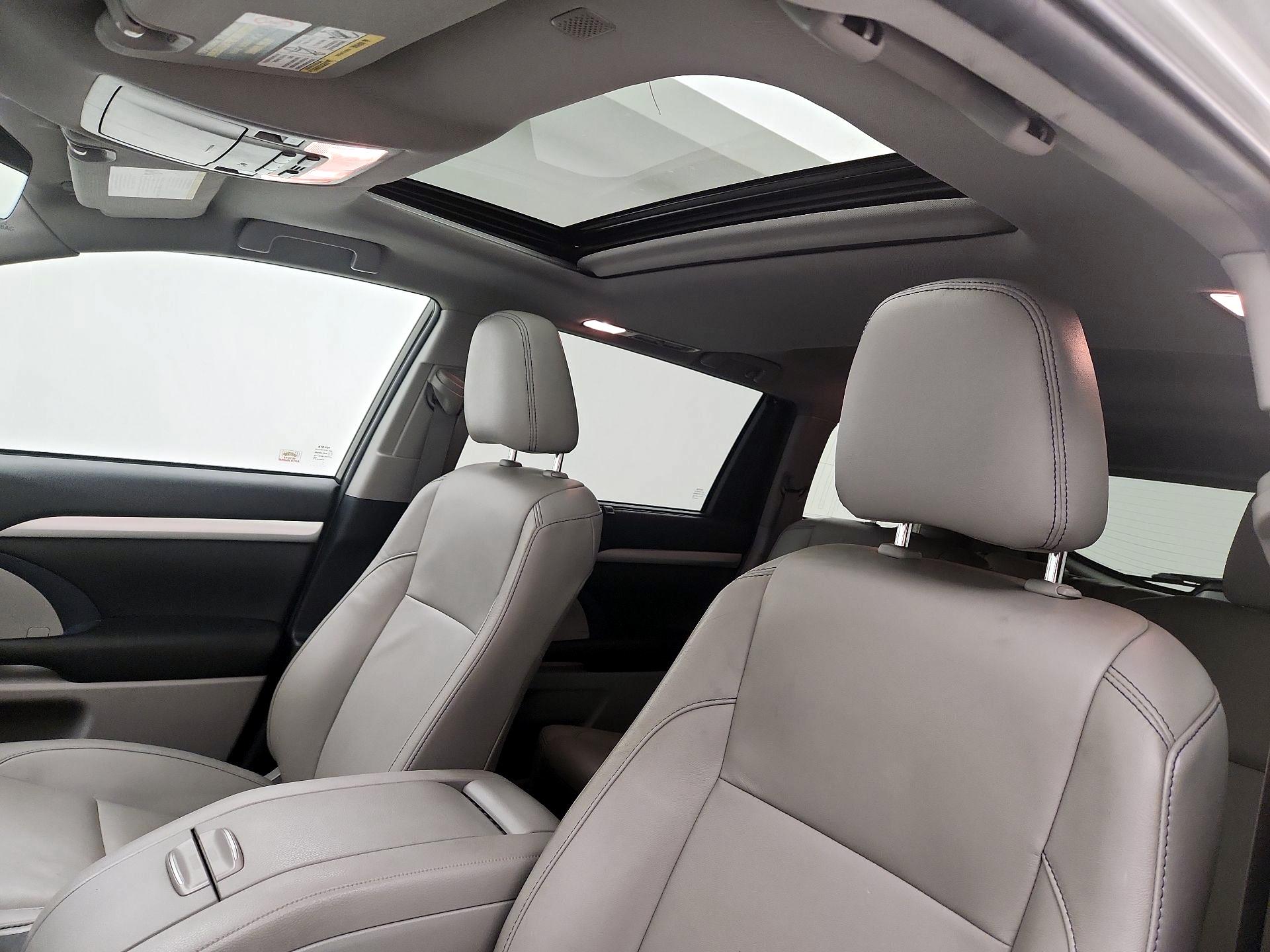 Thumbnail: 2019 Toyota Highlander - 20