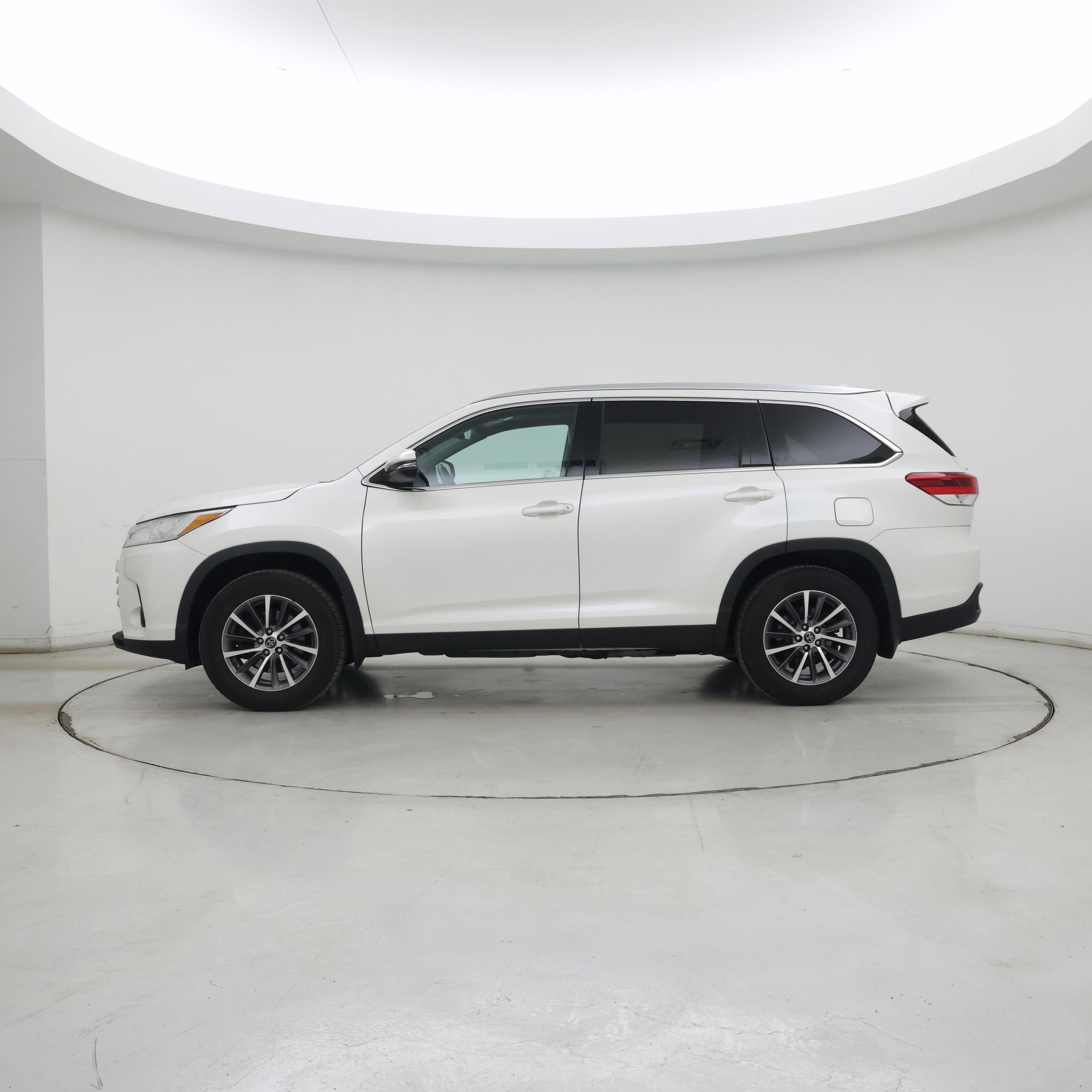 Thumbnail: 2019 Toyota Highlander - 3