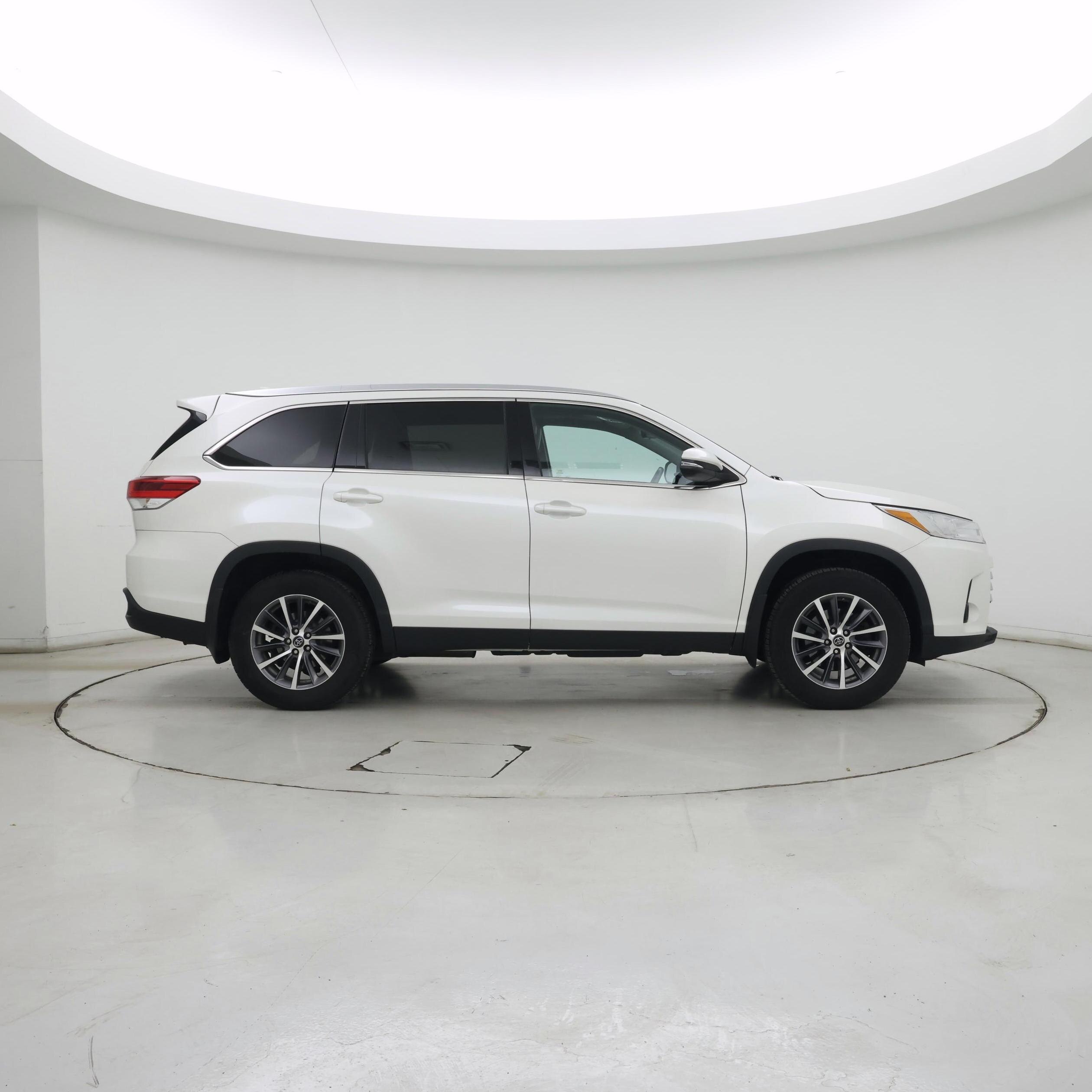 Thumbnail: 2019 Toyota Highlander - 7
