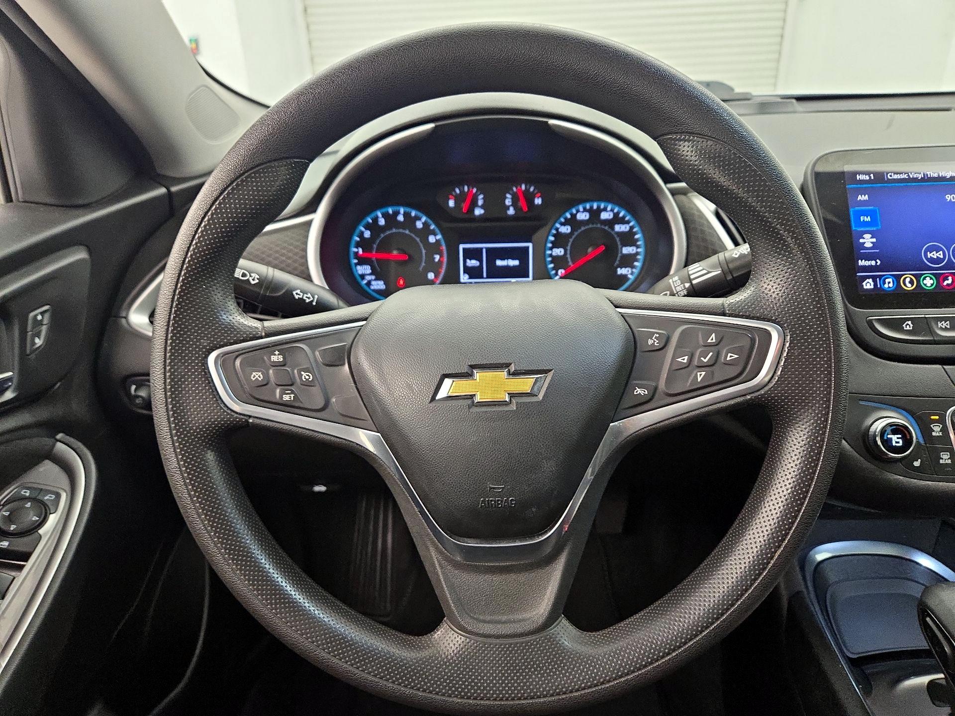 Thumbnail: 2022 Chevrolet Malibu - 10