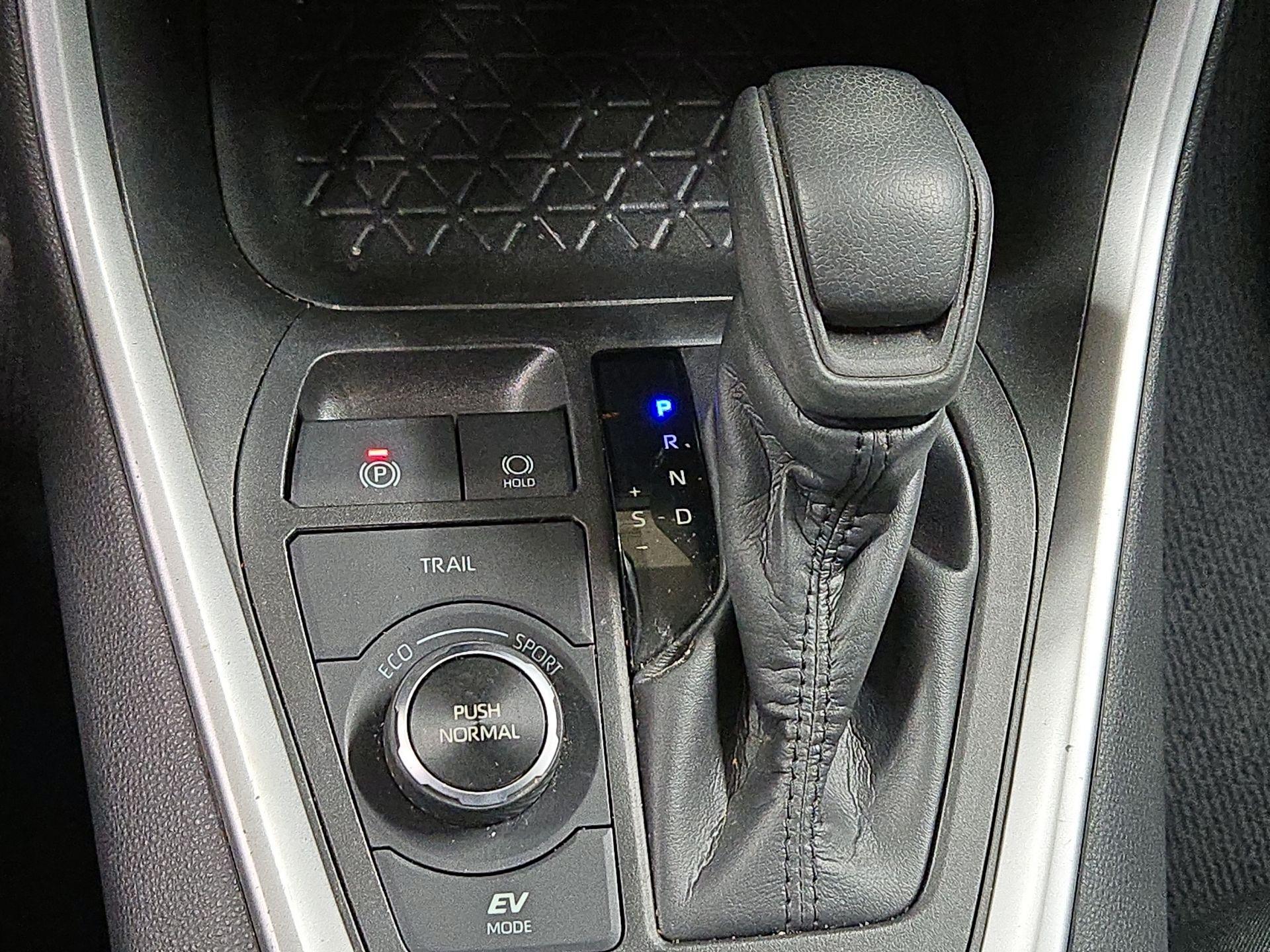 Thumbnail: 2022 Toyota RAV4 - 17