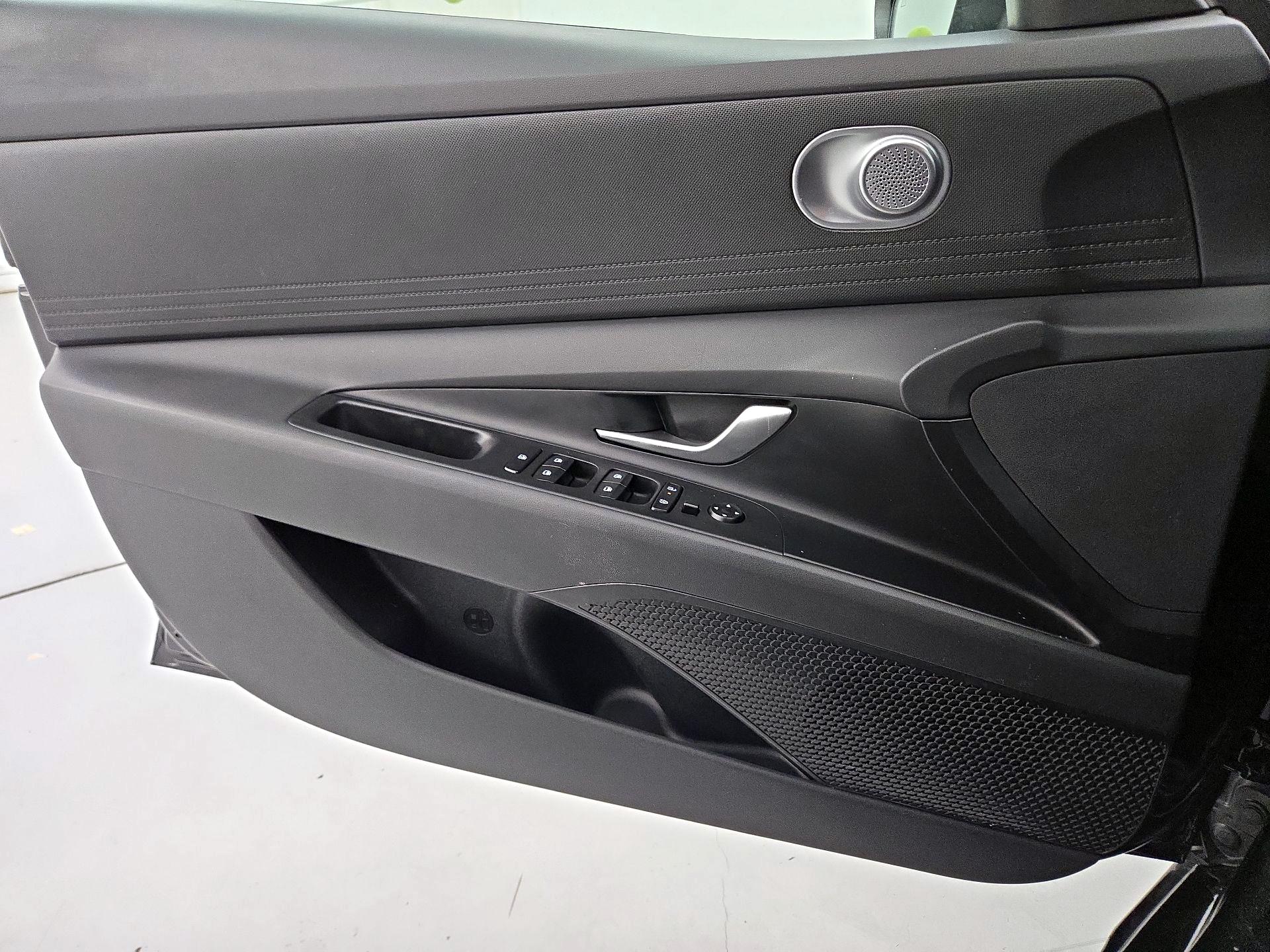 Thumbnail: 2025 Hyundai Elantra - 12