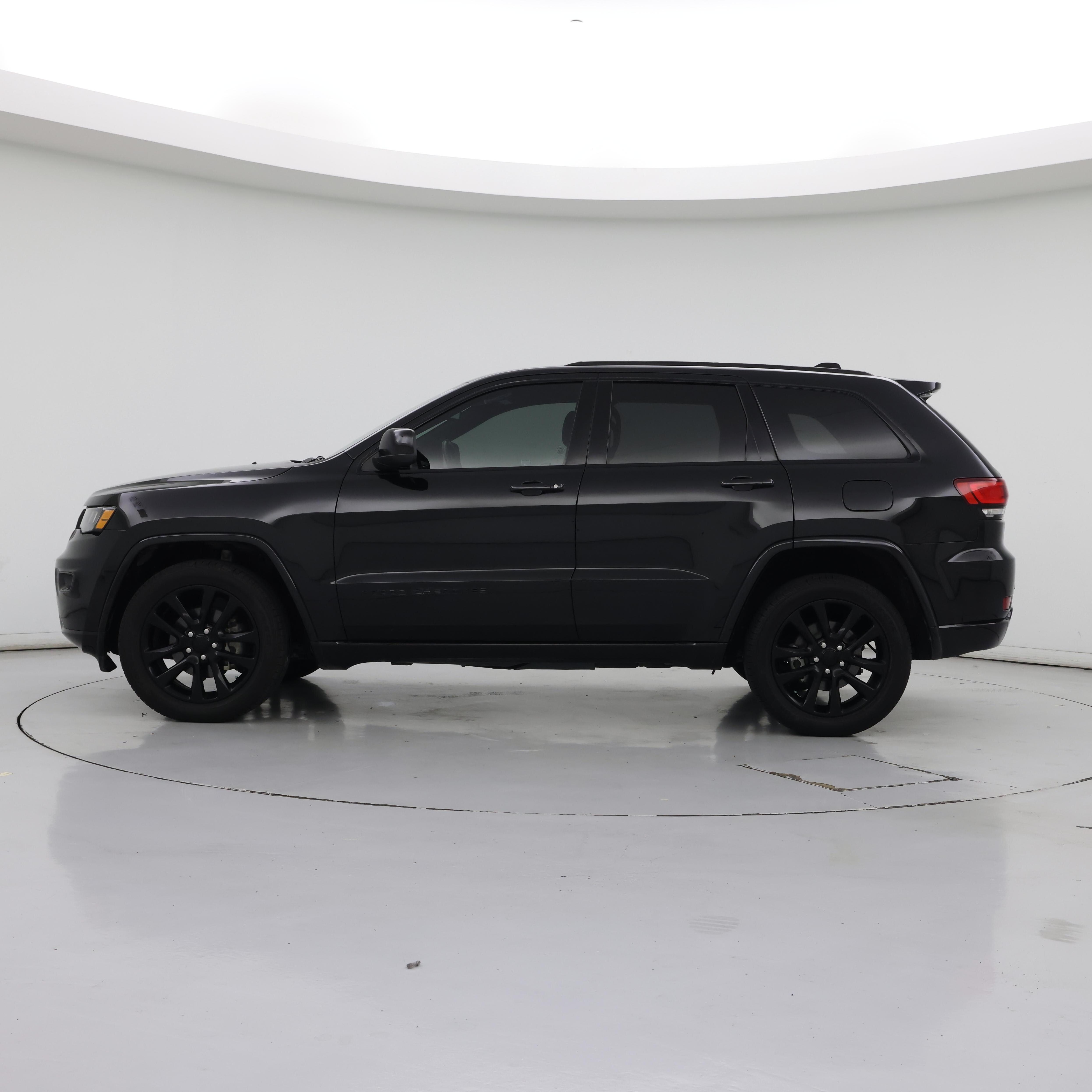 Thumbnail: 2019 Jeep Grand Cherokee - 3