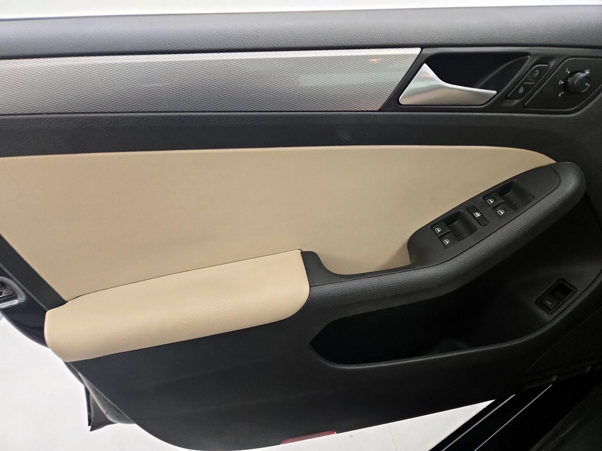 Thumbnail: 2018 Volkswagen Jetta - 12