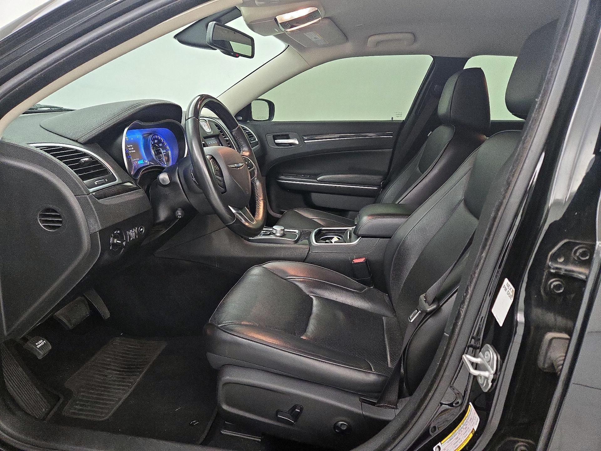 Thumbnail: 2019 Chrysler 300 - 11