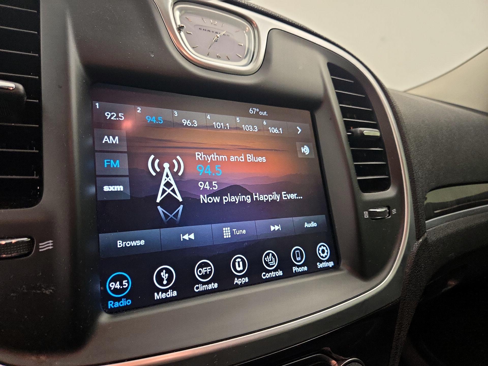 Thumbnail: 2019 Chrysler 300 - 15