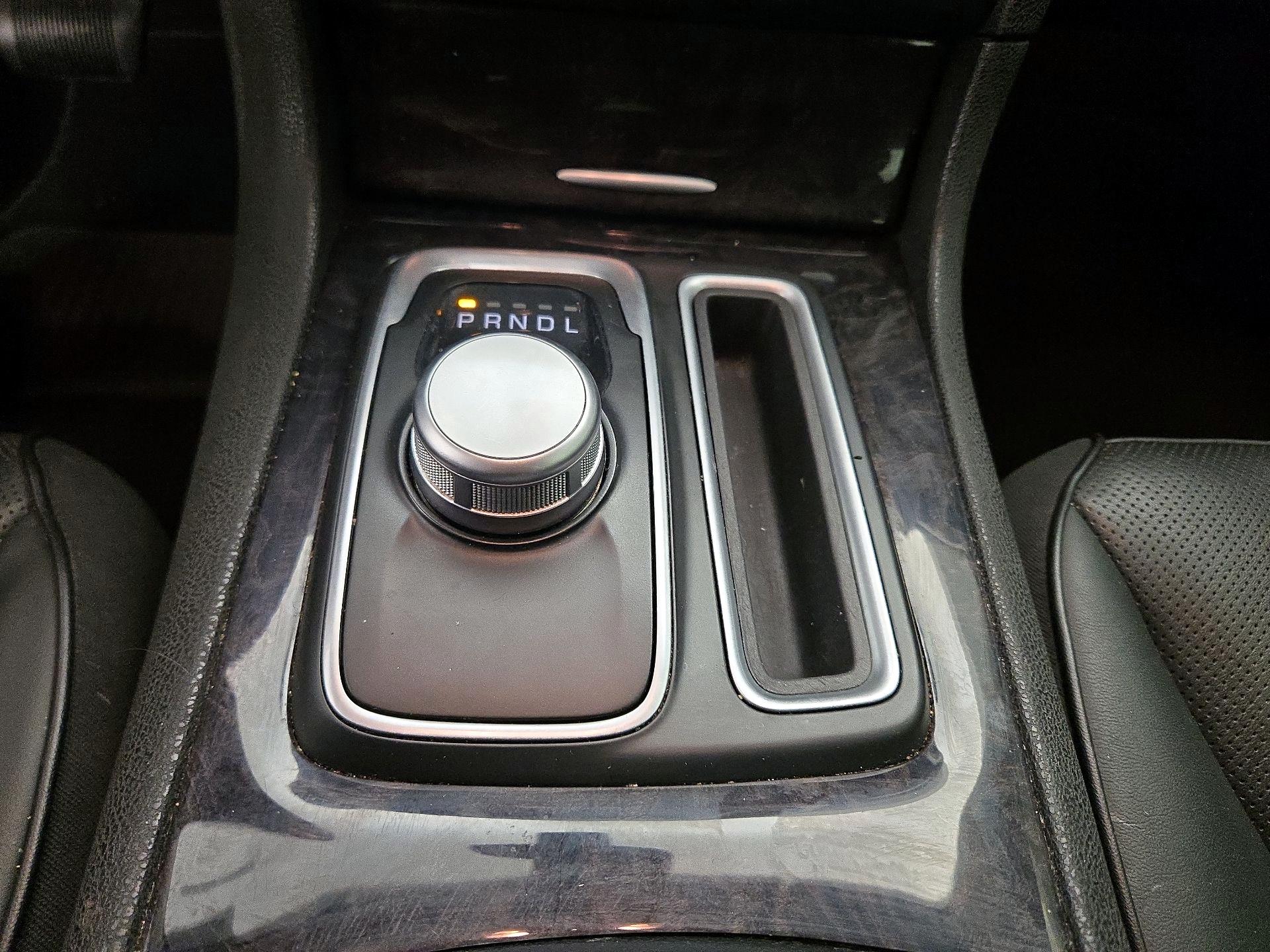 Thumbnail: 2019 Chrysler 300 - 17